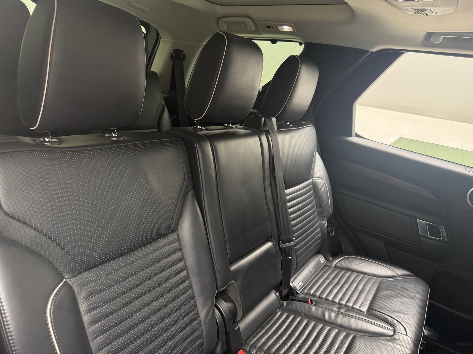 Thumbnail: 2019 Land Rover Discovery - 5