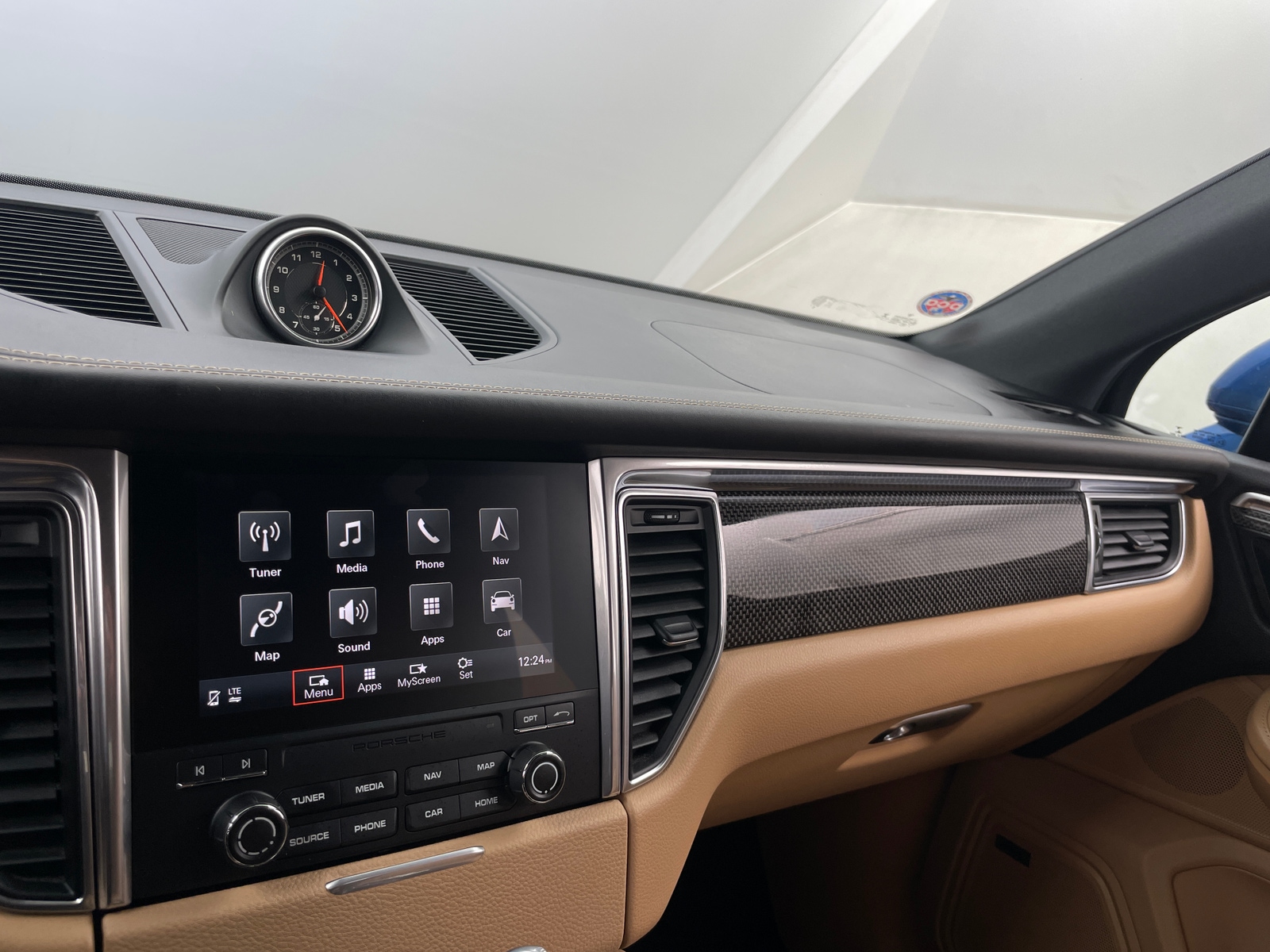 Thumbnail: 2017 Porsche Macan - 3