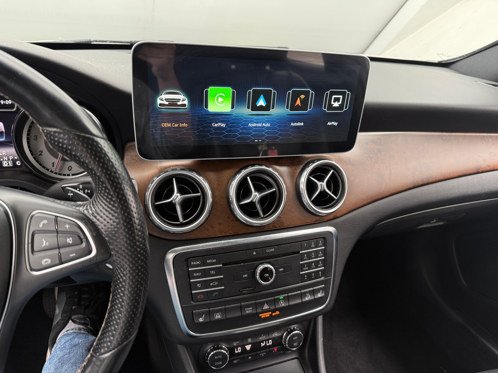 Thumbnail: 2016 Mercedes-Benz GLA - 3