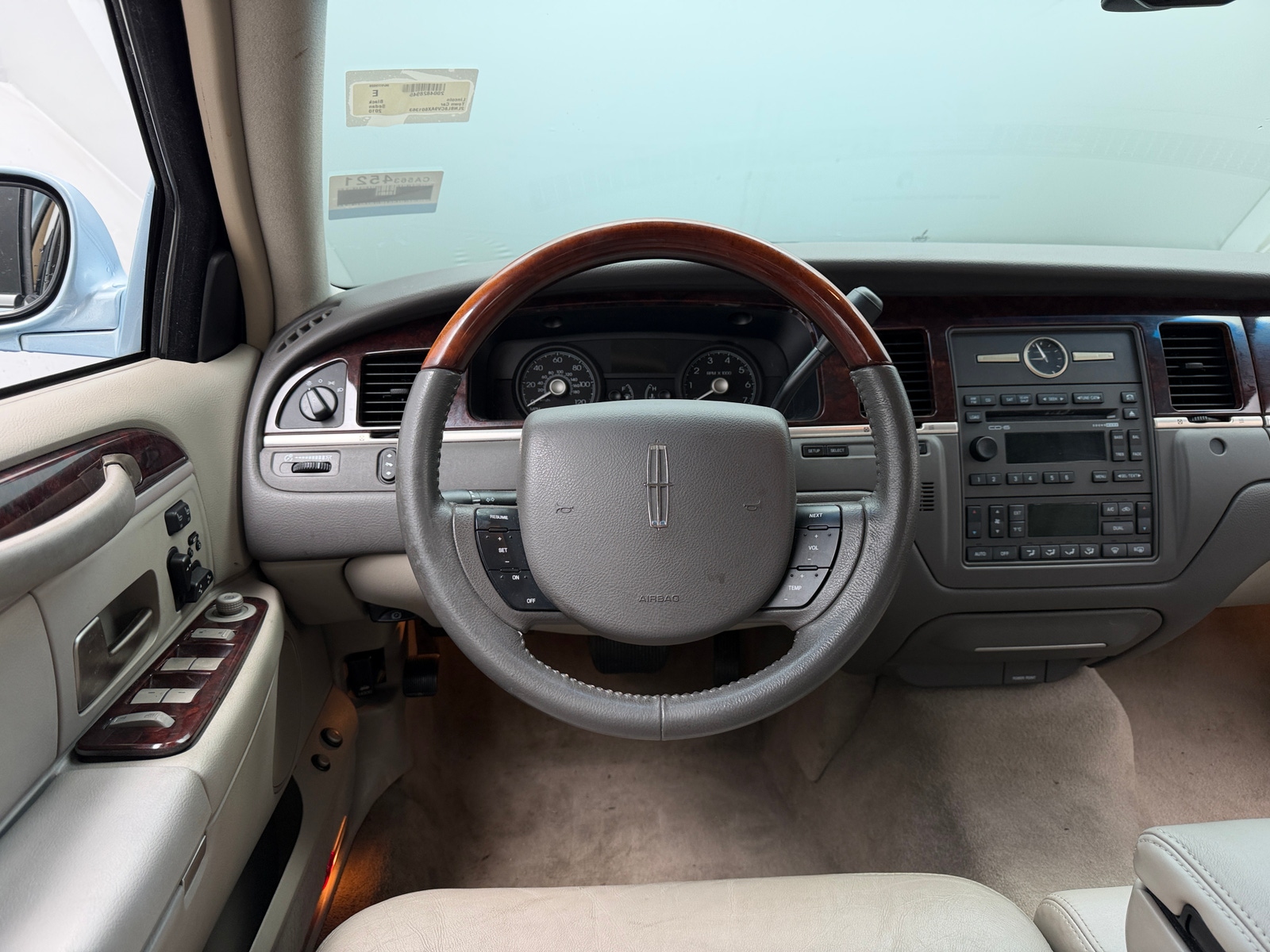 Thumbnail: 2010 Lincoln Town Car - 4