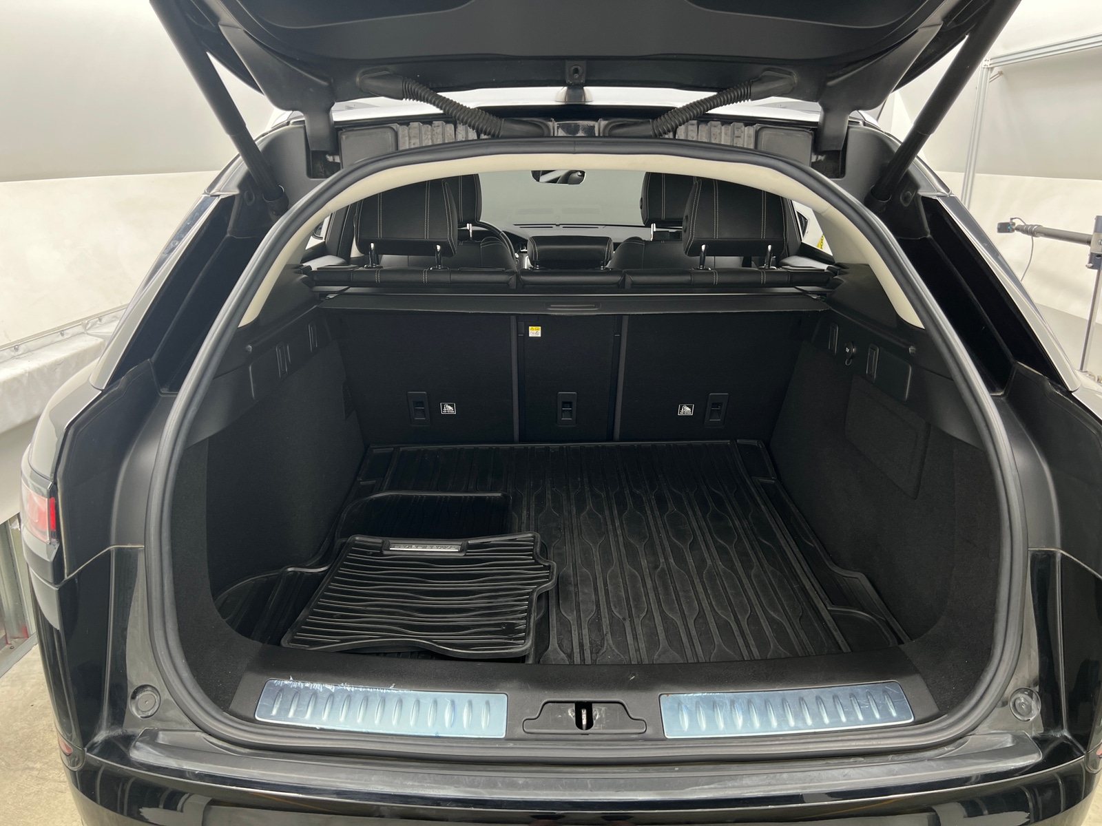 Thumbnail: 2020 Land Rover Range Rover Velar - 6
