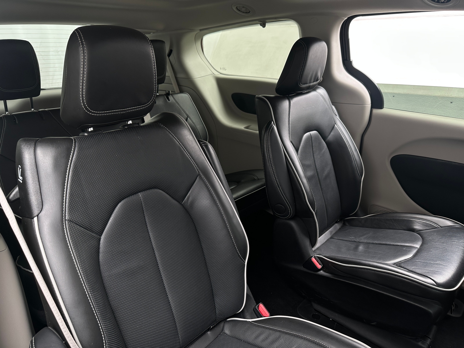 Thumbnail: 2022 Chrysler Pacifica - 5