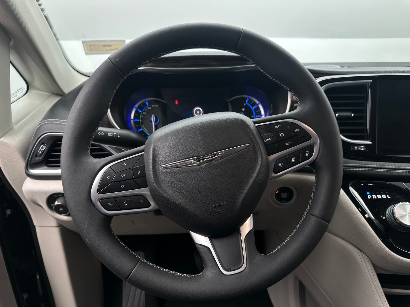 Thumbnail: 2022 Chrysler Pacifica - 4