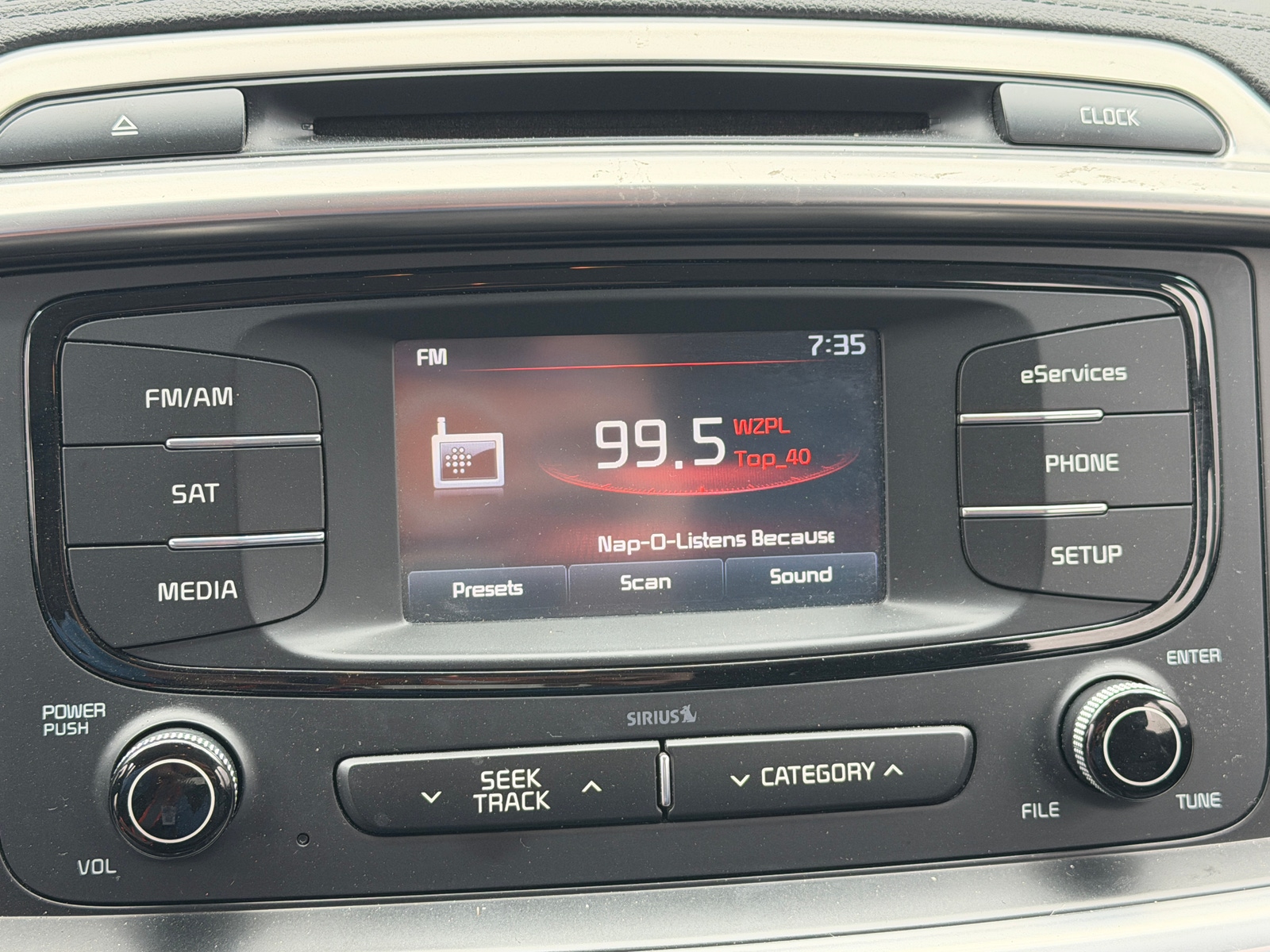 Thumbnail: 2016 Kia Sorento - 4