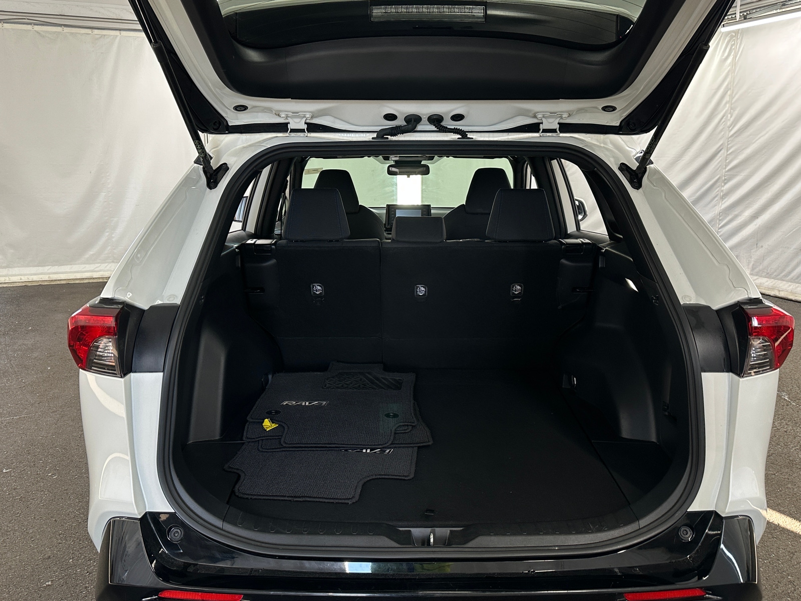 Thumbnail: 2022 Toyota RAV4 - 7