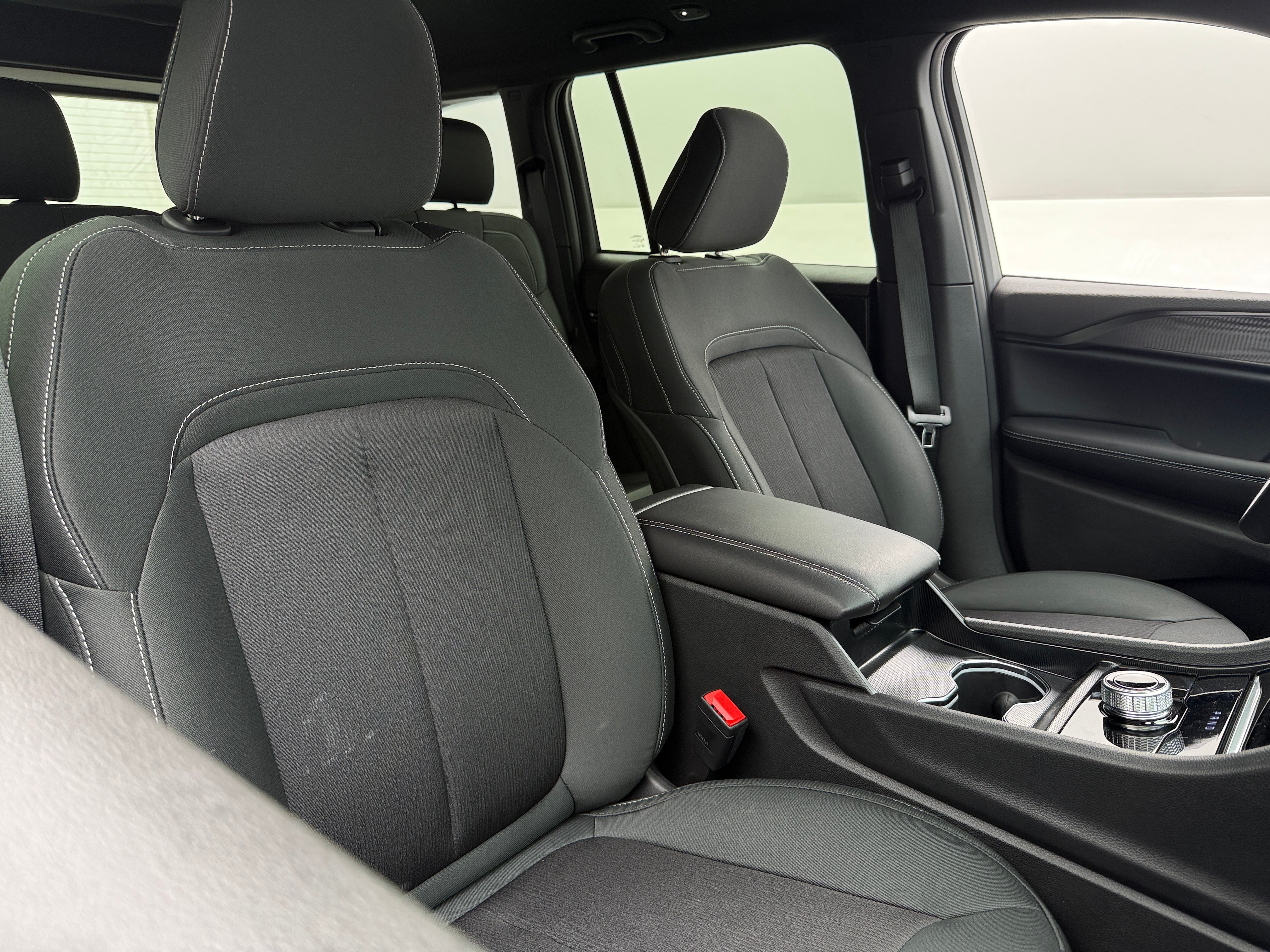 2026 Jeep Grand Cherokee Laredo's photo