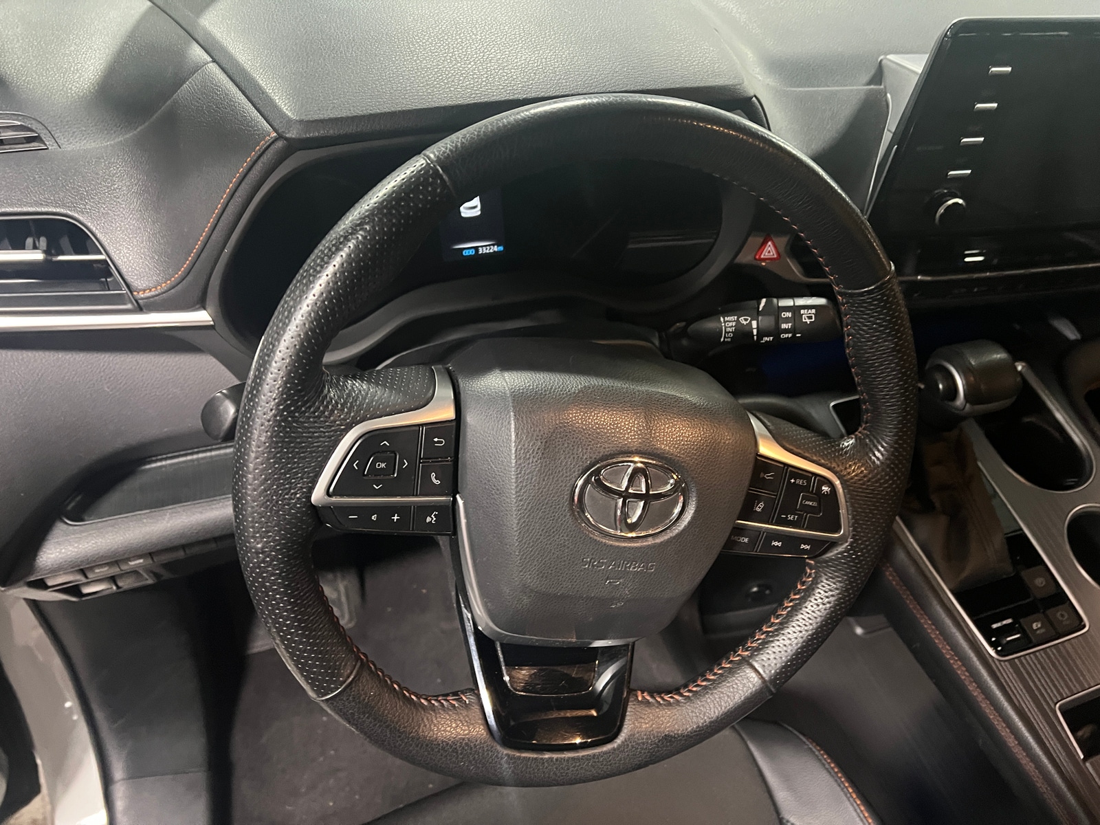 Thumbnail: 2022 Toyota Sienna - 4