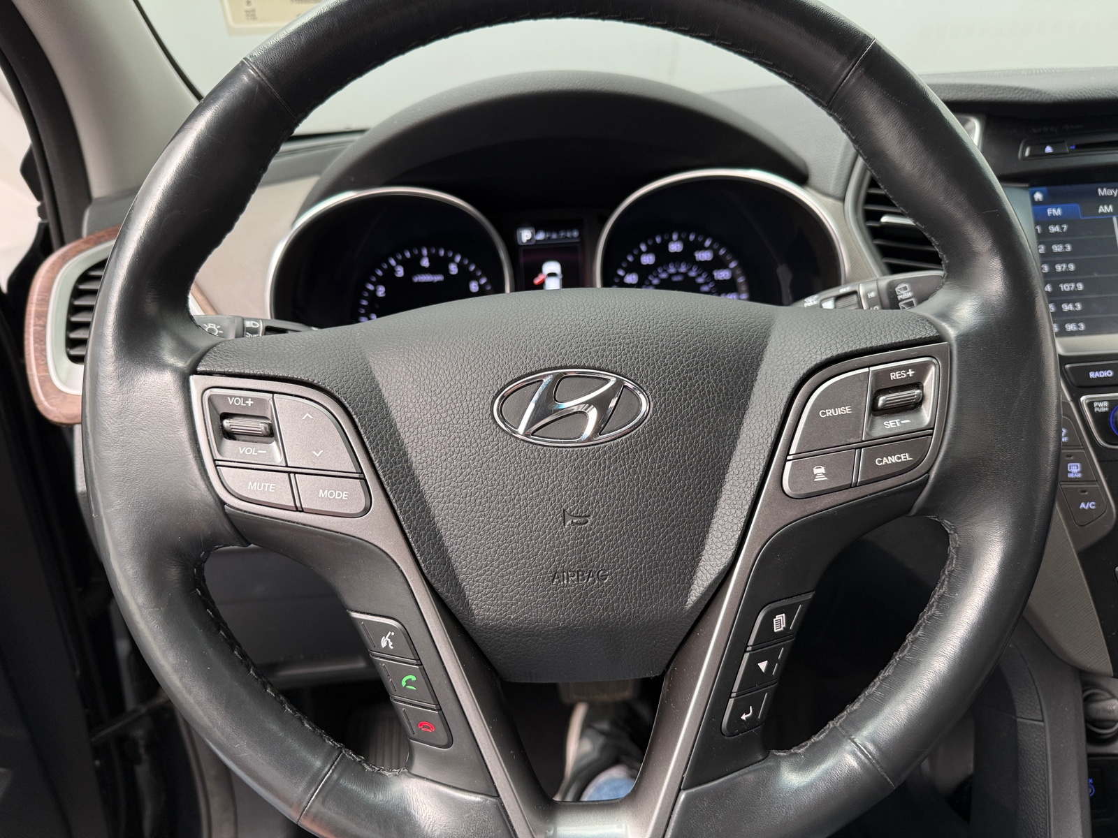 Thumbnail: 2017 Hyundai Santa Fe - 4