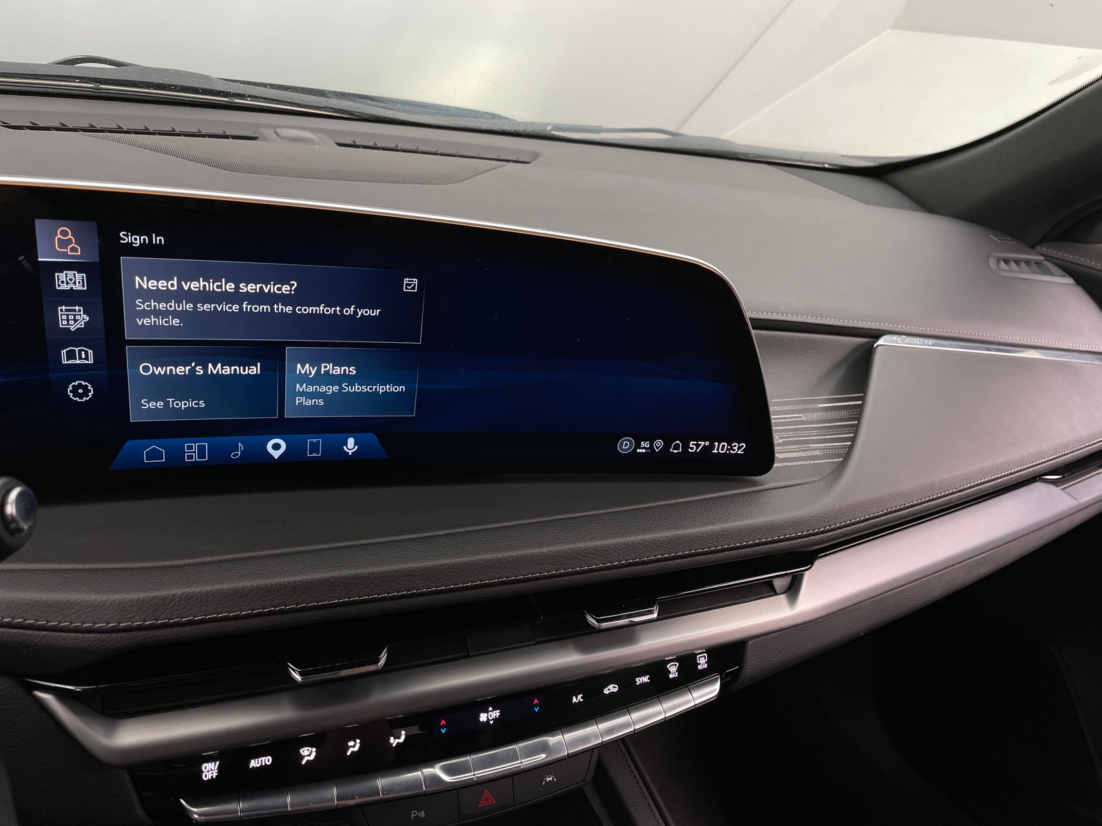 Thumbnail: 2025 Cadillac XT4 - 3