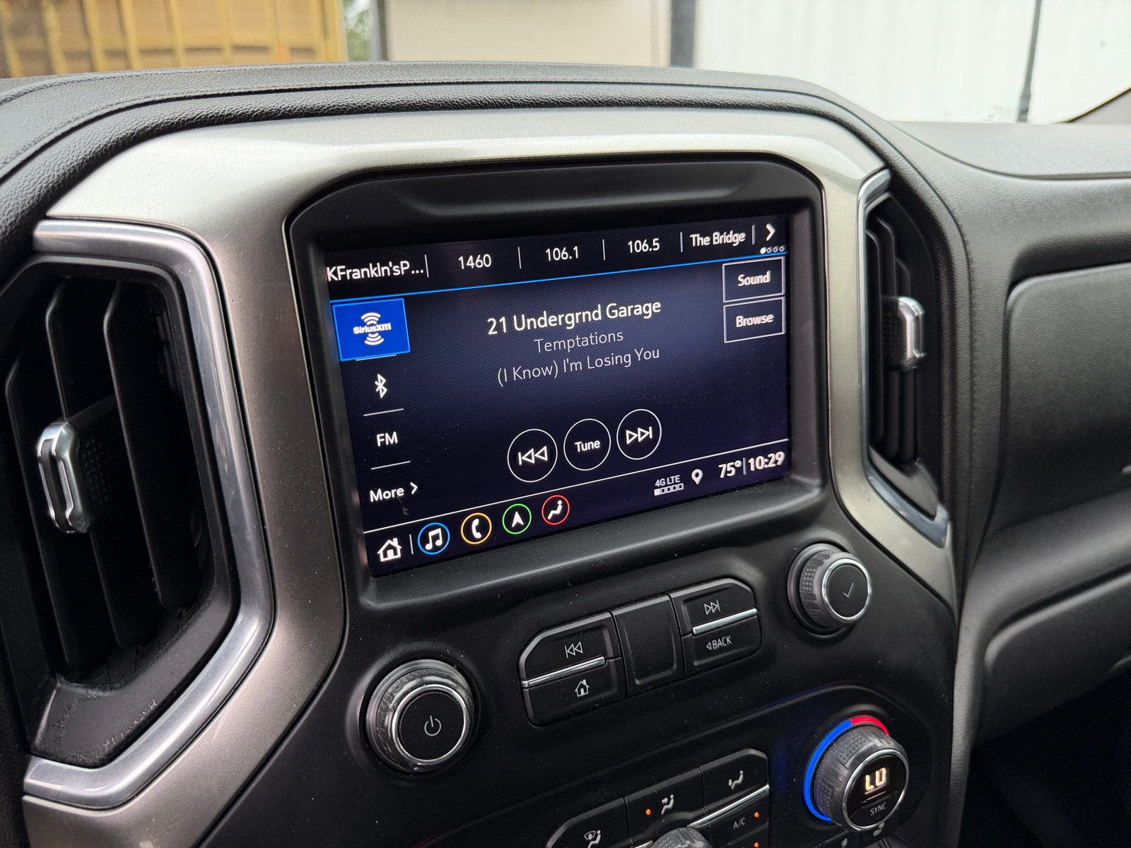 Thumbnail: 2019 Chevrolet Silverado 1500 - 3