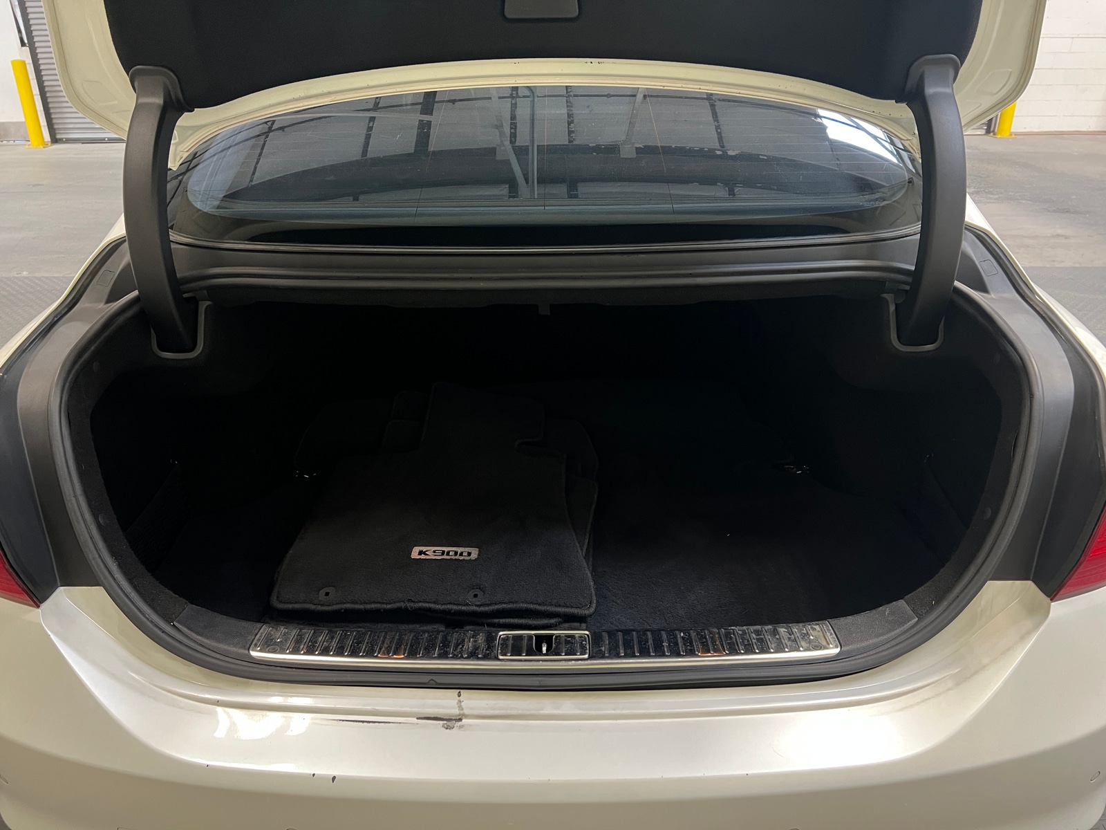 Thumbnail: 2015 Kia K900 - 6
