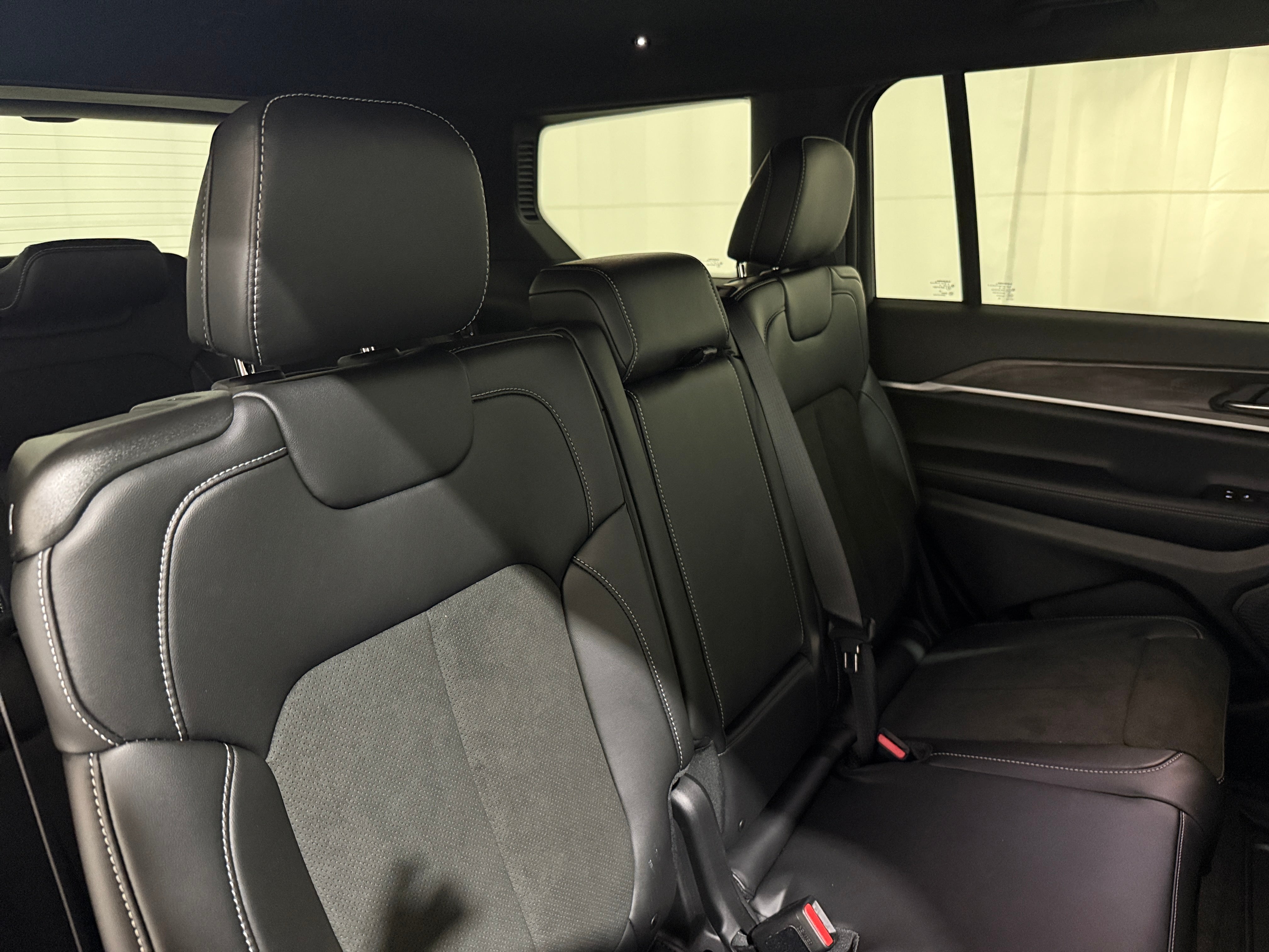2026 Jeep Grand Cherokee L Laredo Altitude 4x4's photo