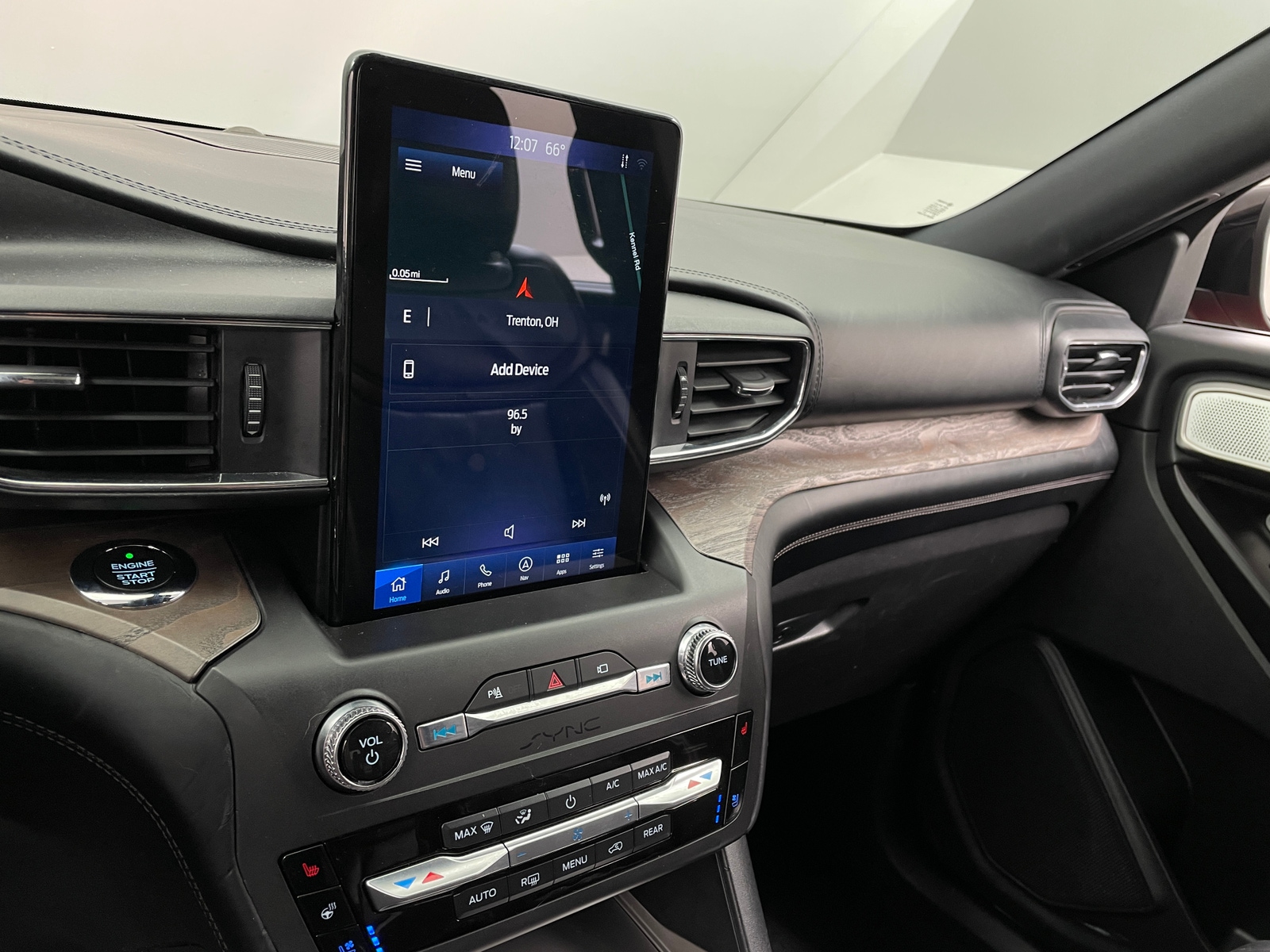 Thumbnail: 2020 Ford Explorer - 3
