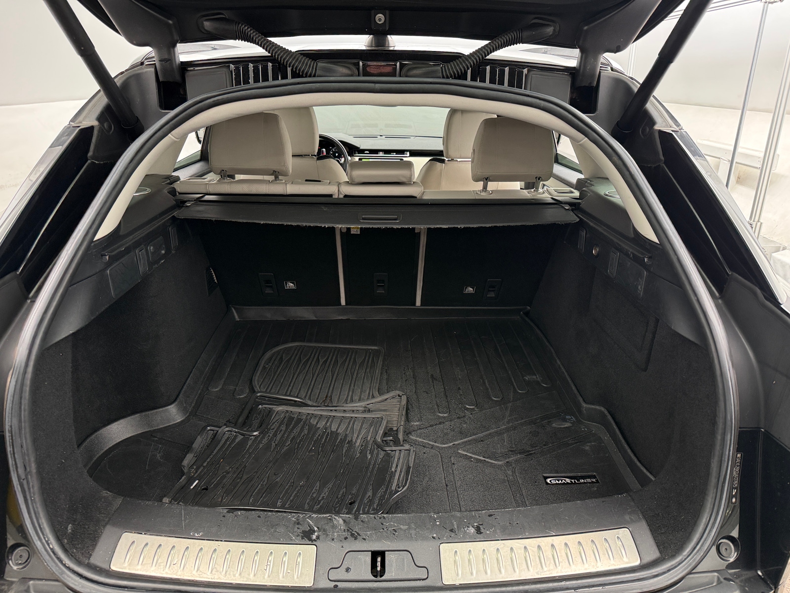 Thumbnail: 2018 Land Rover Range Rover Velar - 6
