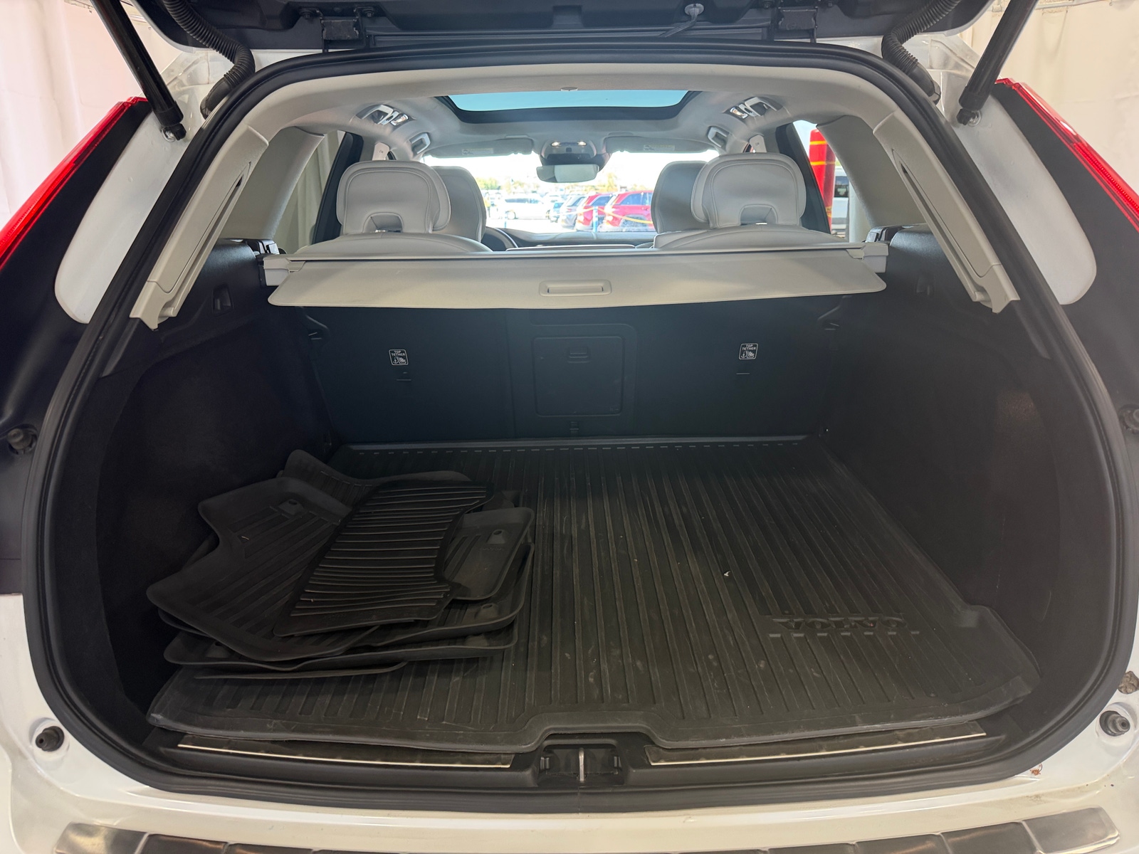 Thumbnail: 2021 Volvo XC60 - 6