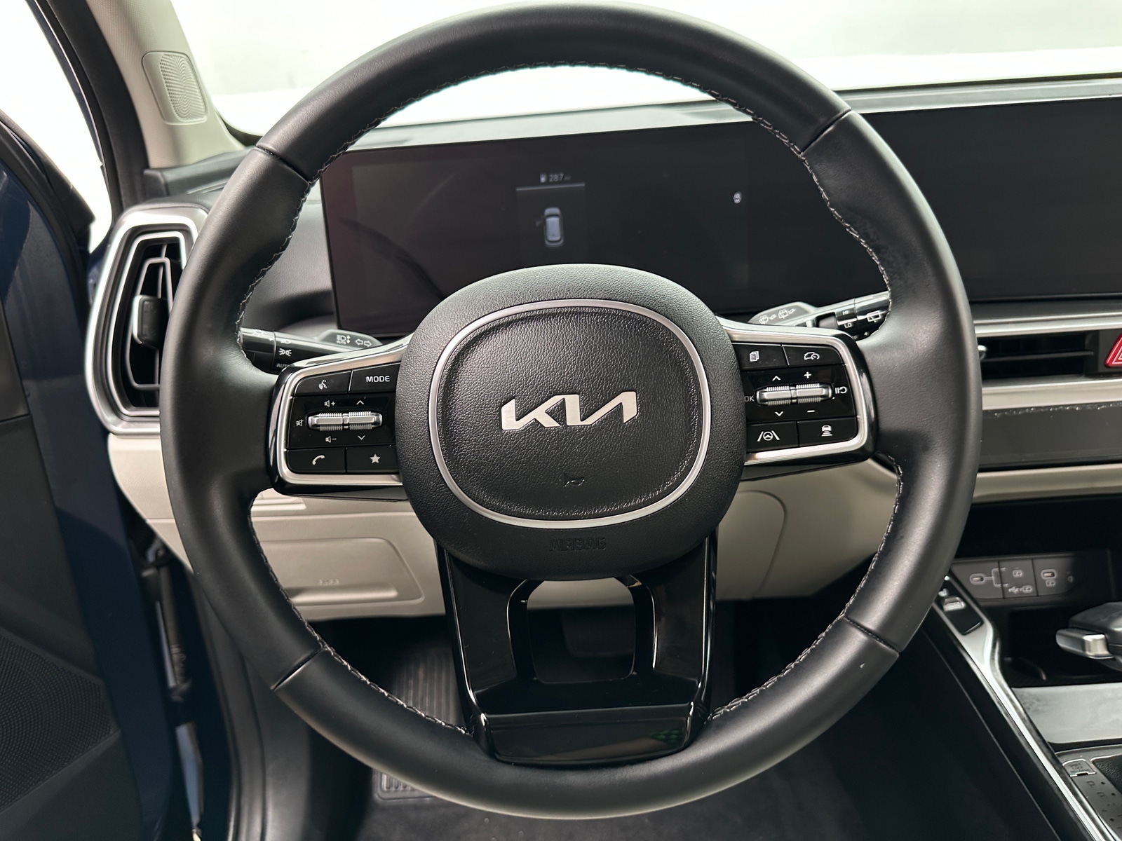 Thumbnail: 2025 Kia Sorento - 4