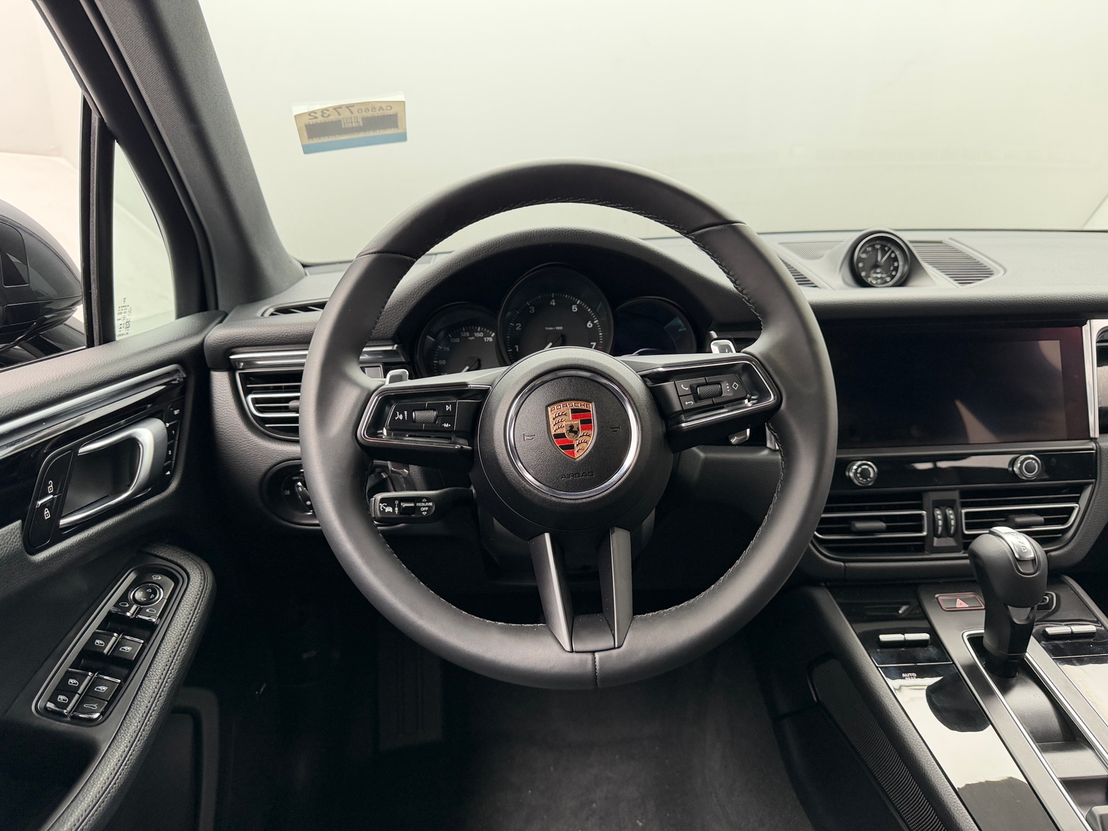 Thumbnail: 2025 Porsche Macan - 4