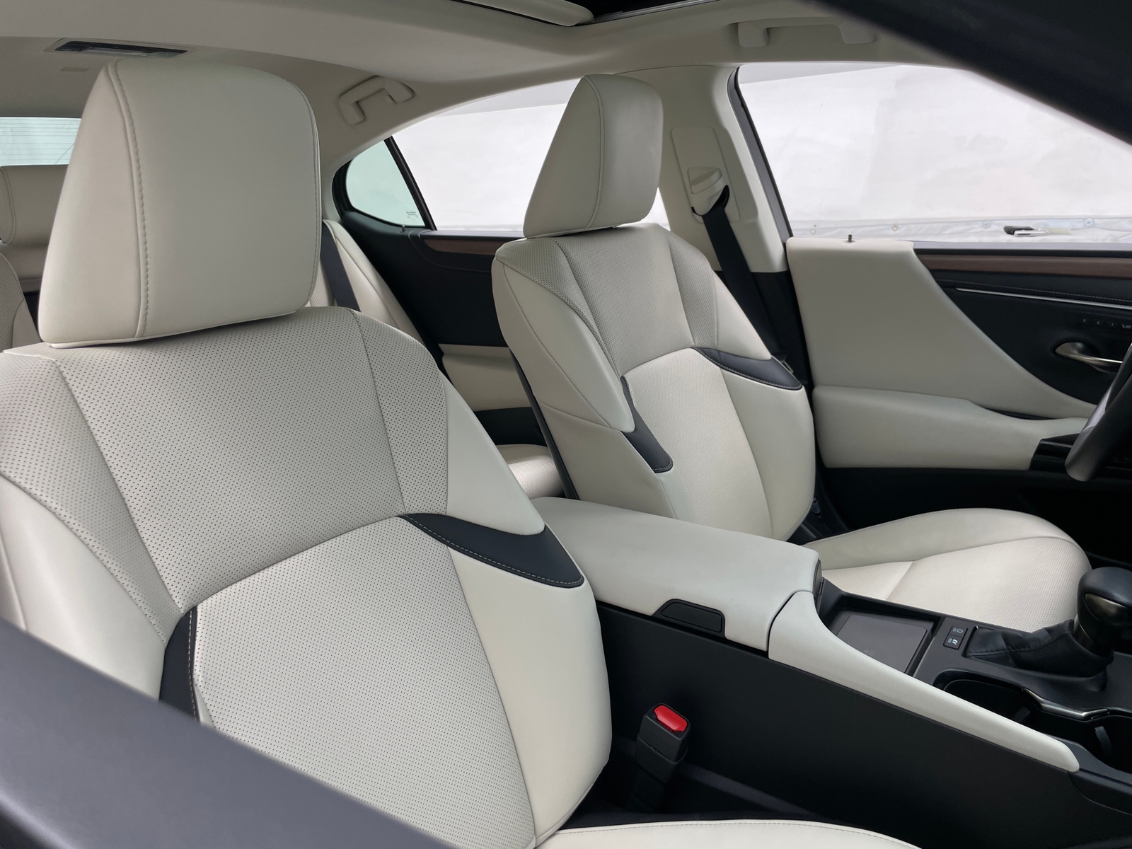 Thumbnail: 2025 Lexus ES - 2