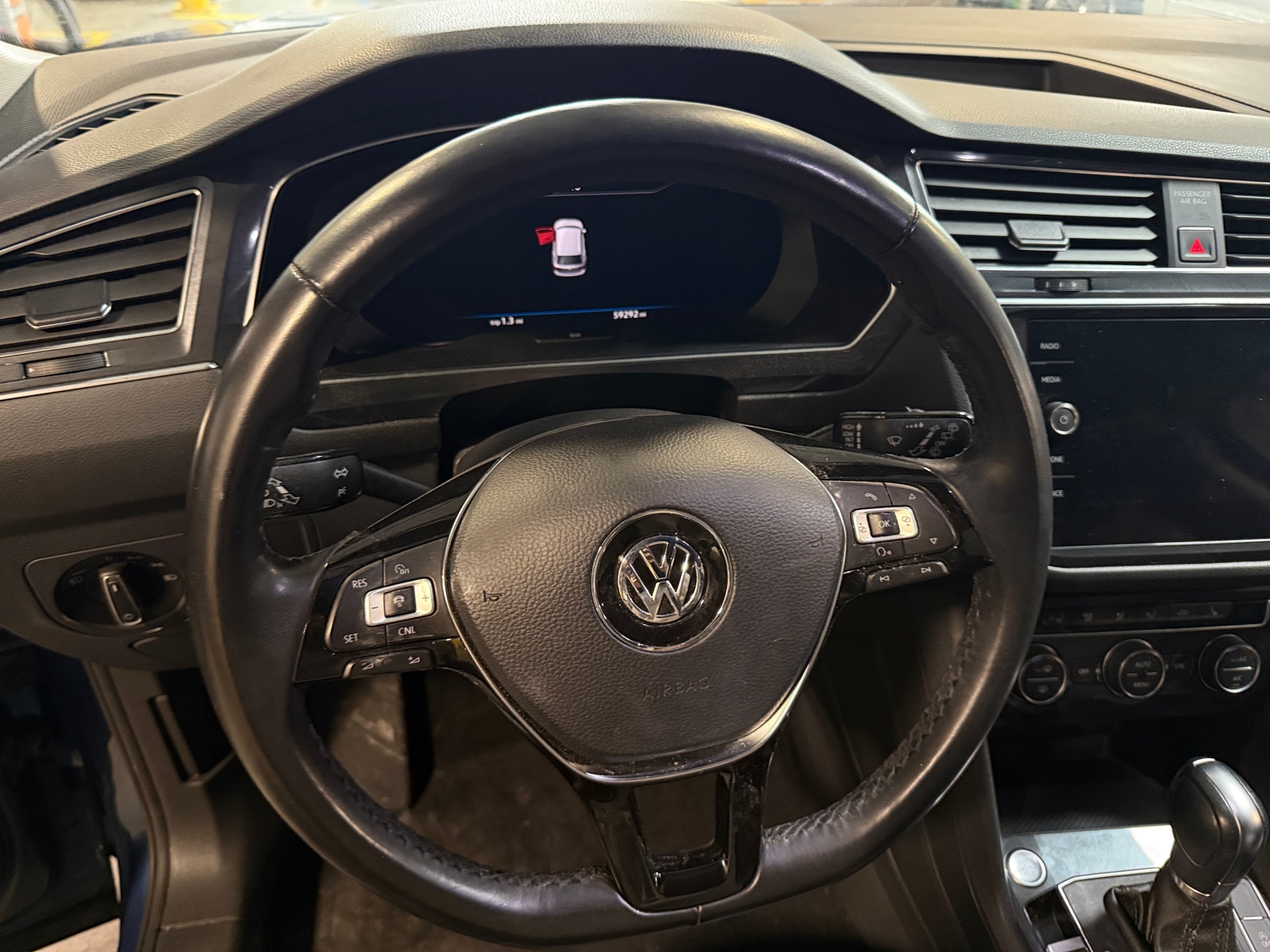 Thumbnail: 2018 Volkswagen Tiguan - 4