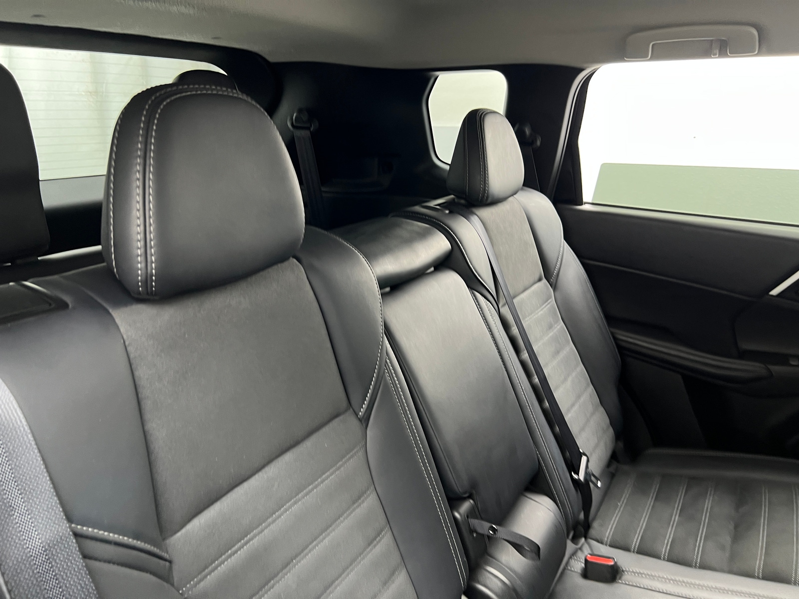 Thumbnail: 2025 Mitsubishi Outlander - 5