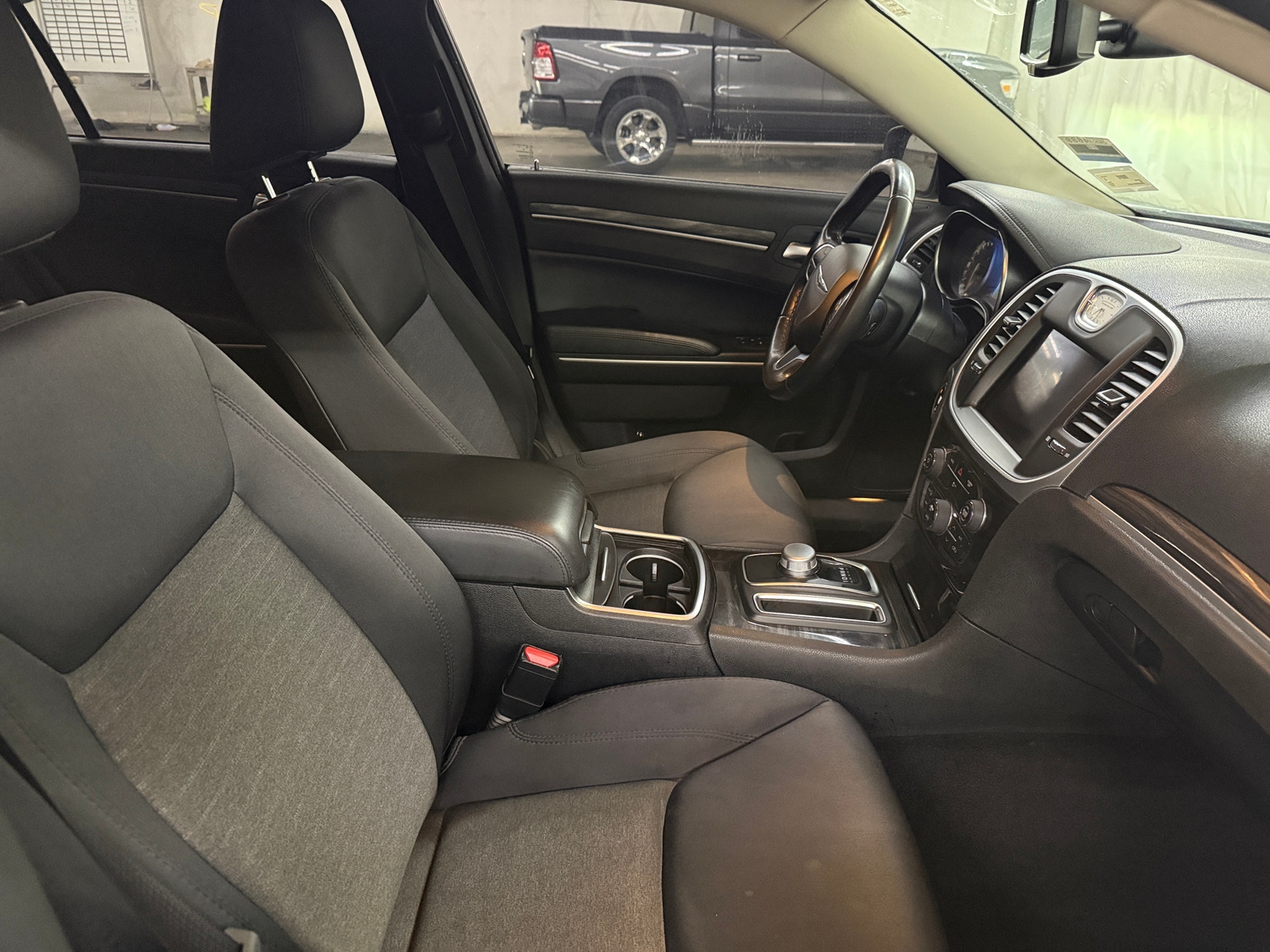 Thumbnail: 2019 Chrysler 300 - 2