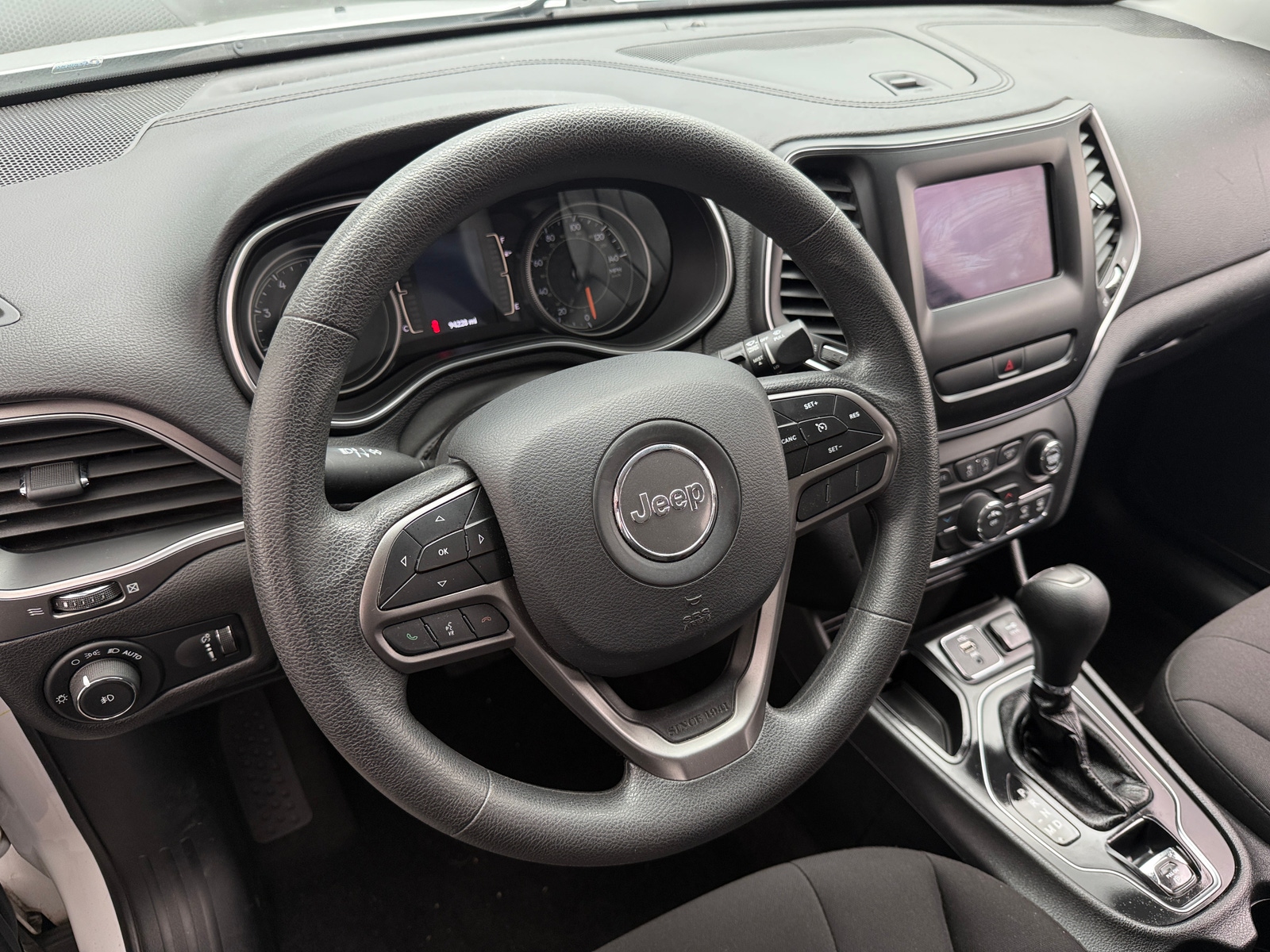 Thumbnail: 2019 Jeep Cherokee - 5