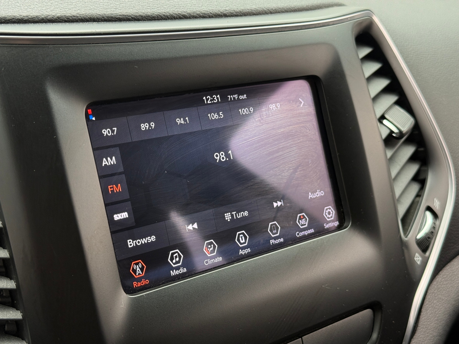 Thumbnail: 2019 Jeep Cherokee - 4