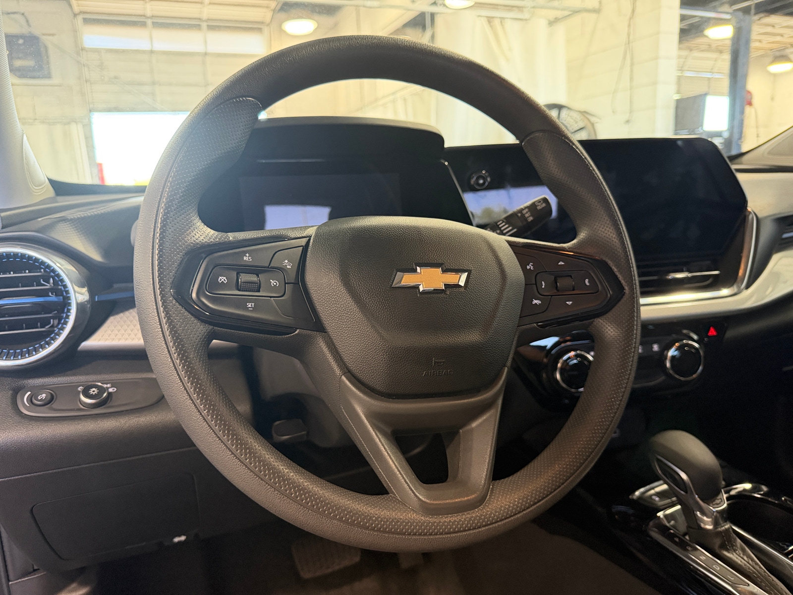 Thumbnail: 2025 Chevrolet Trax - 5