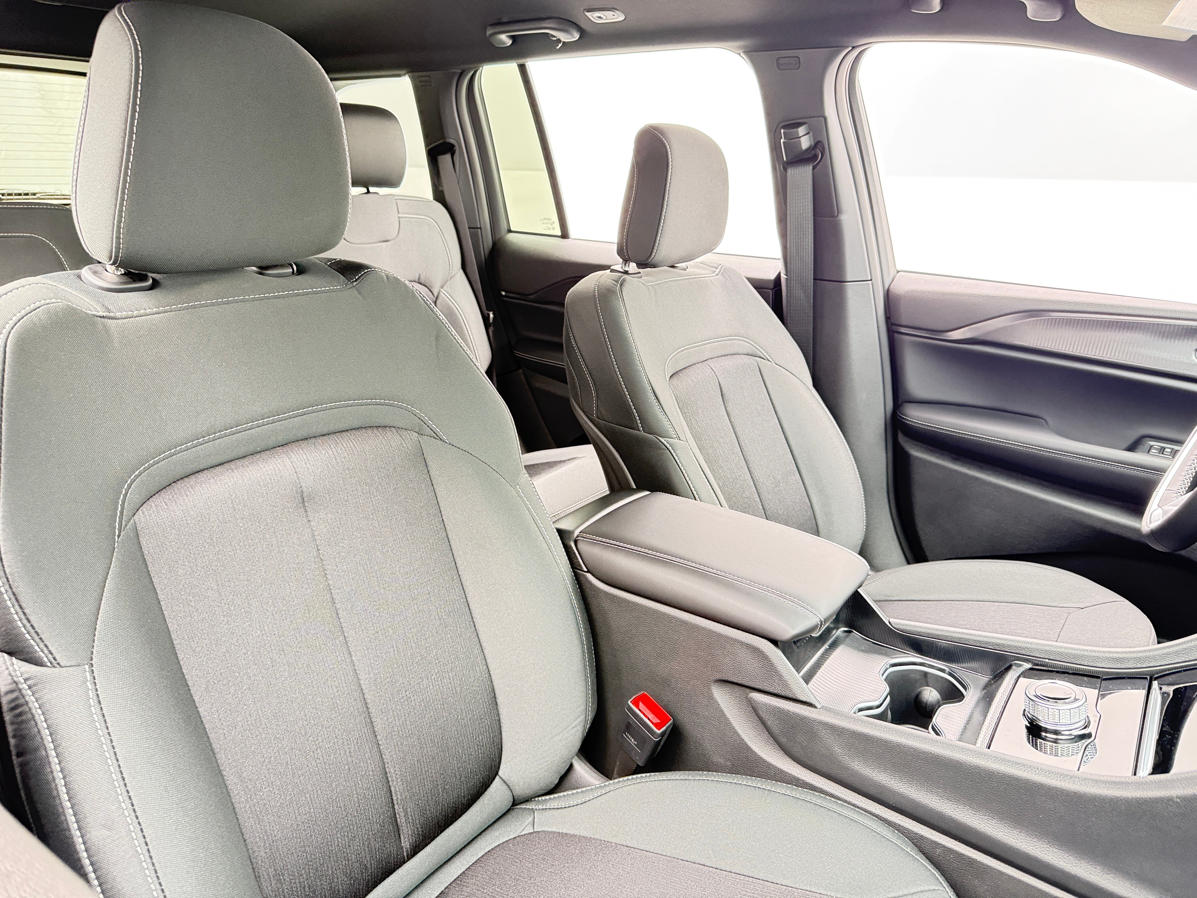 2026 Jeep Grand Cherokee Laredo's photo