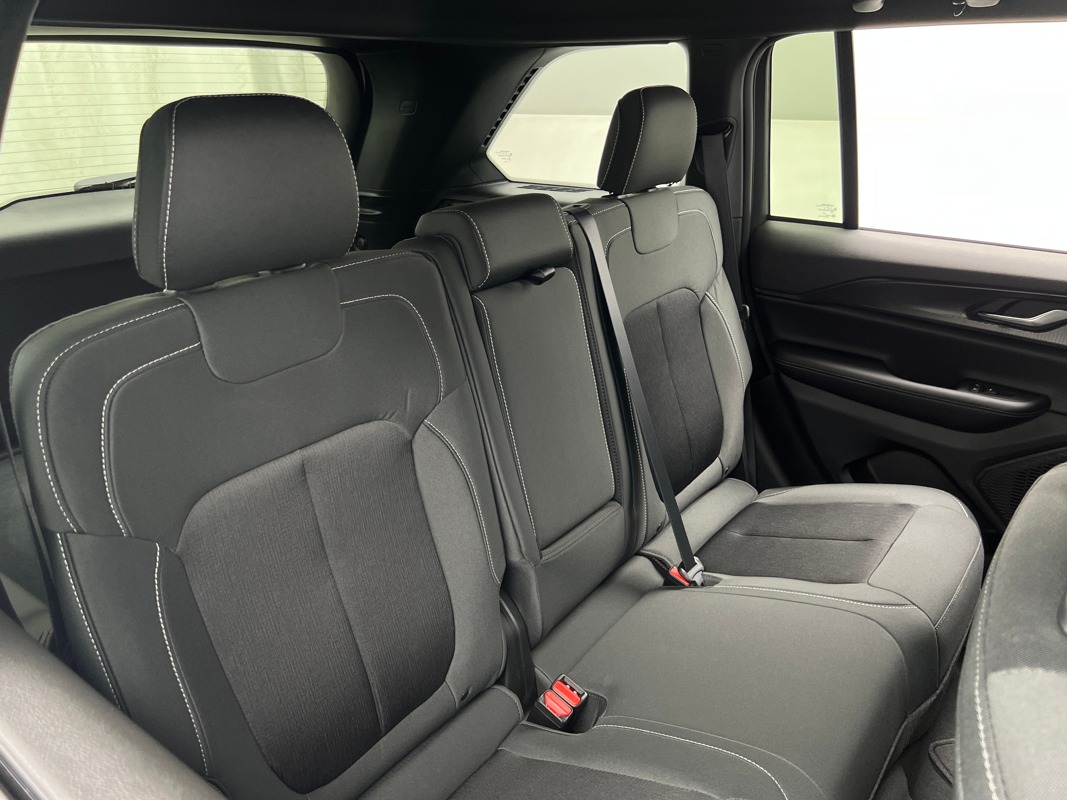 2026 Jeep Grand Cherokee Laredo 4x4's photo