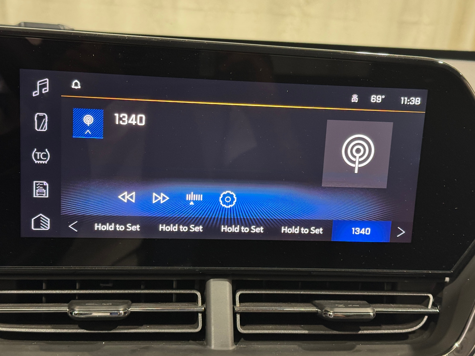 Thumbnail: 2025 Chevrolet Trax - 4