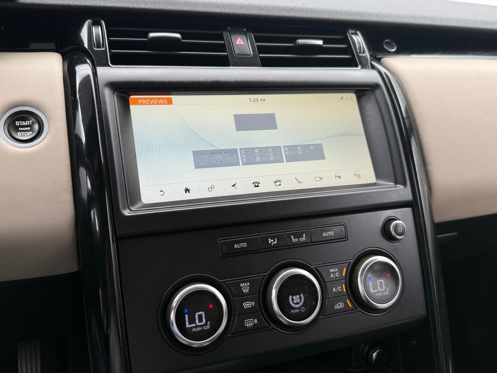 Thumbnail: 2019 Land Rover Discovery - 3