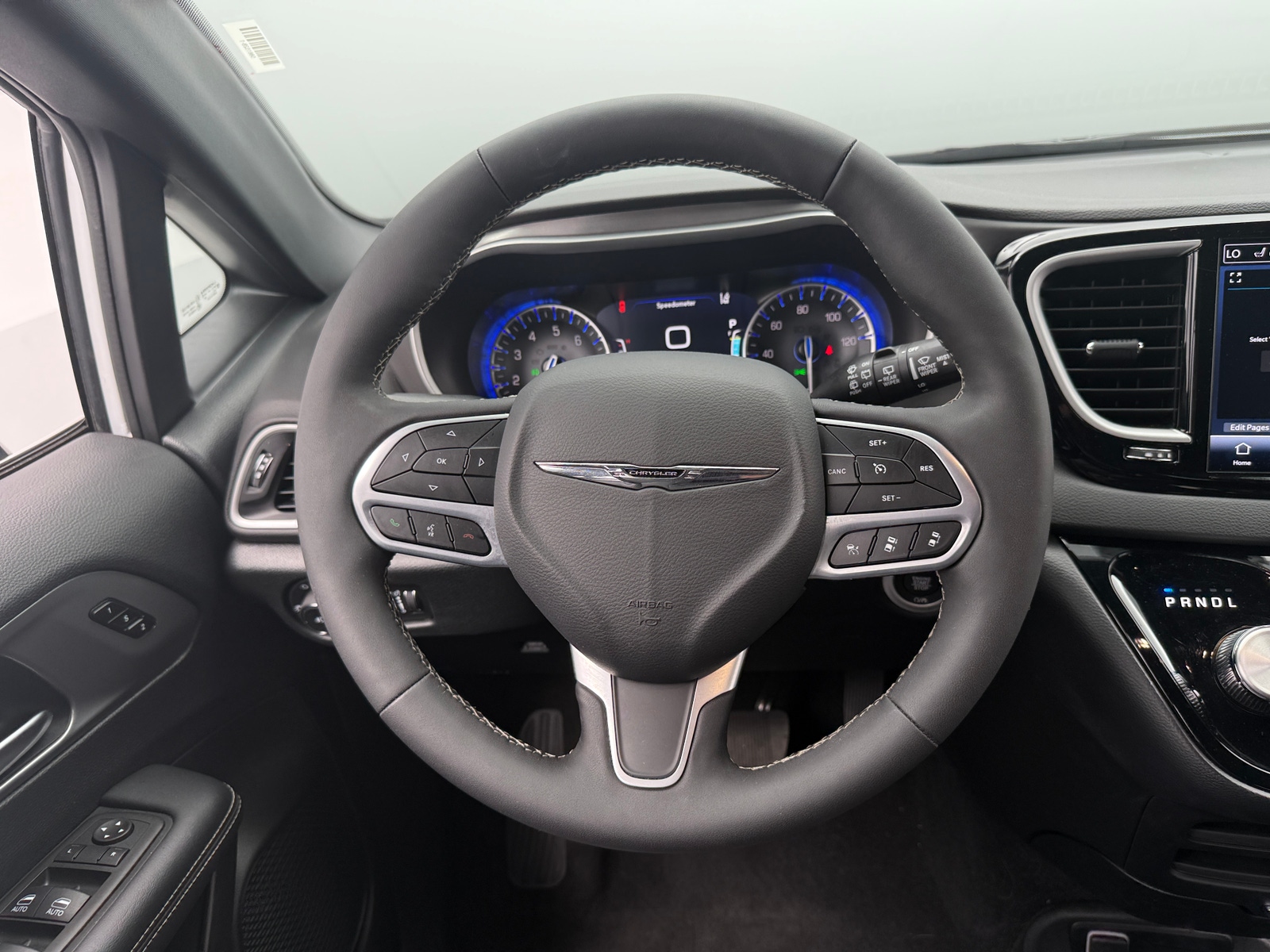 Thumbnail: 2025 Chrysler Pacifica - 4