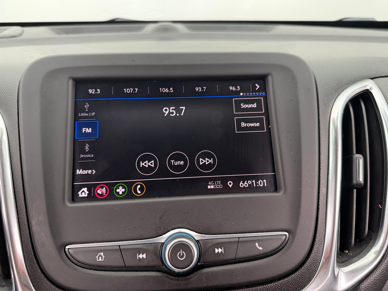 Thumbnail: 2020 Chevrolet Equinox - 4