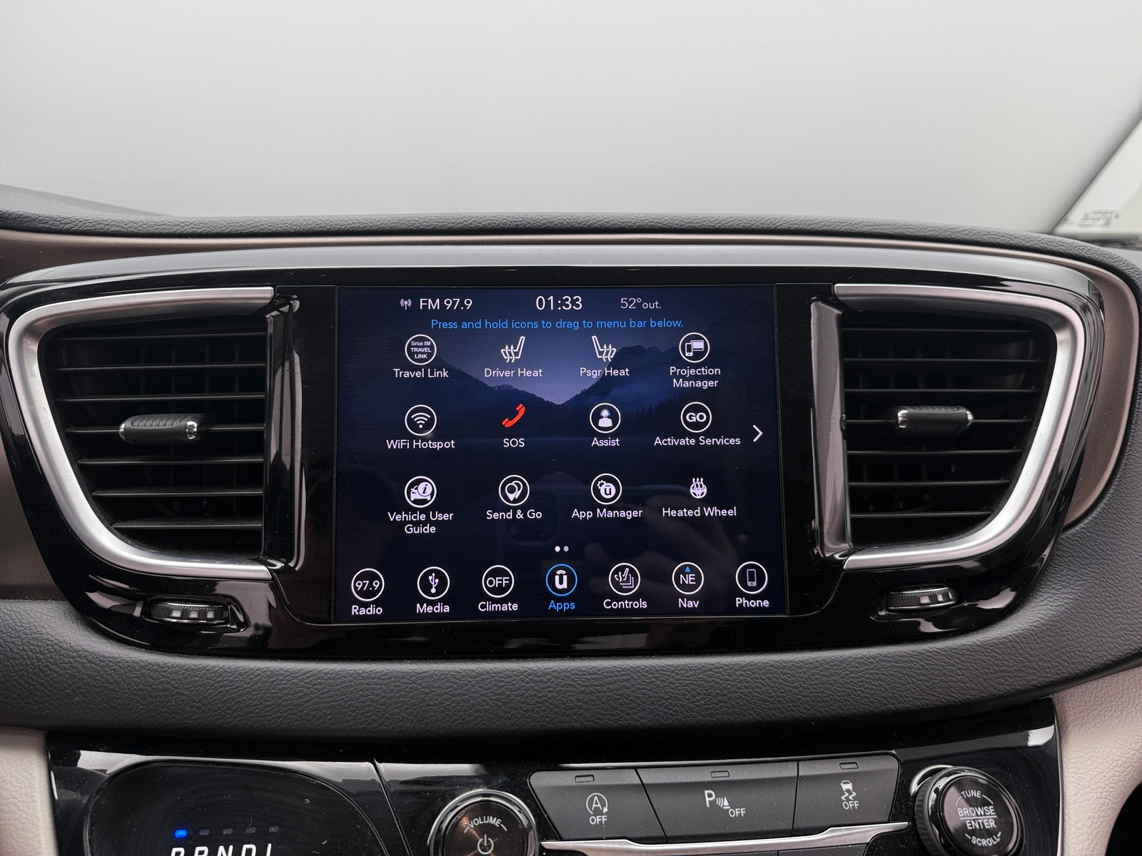 Thumbnail: 2018 Chrysler Pacifica - 3