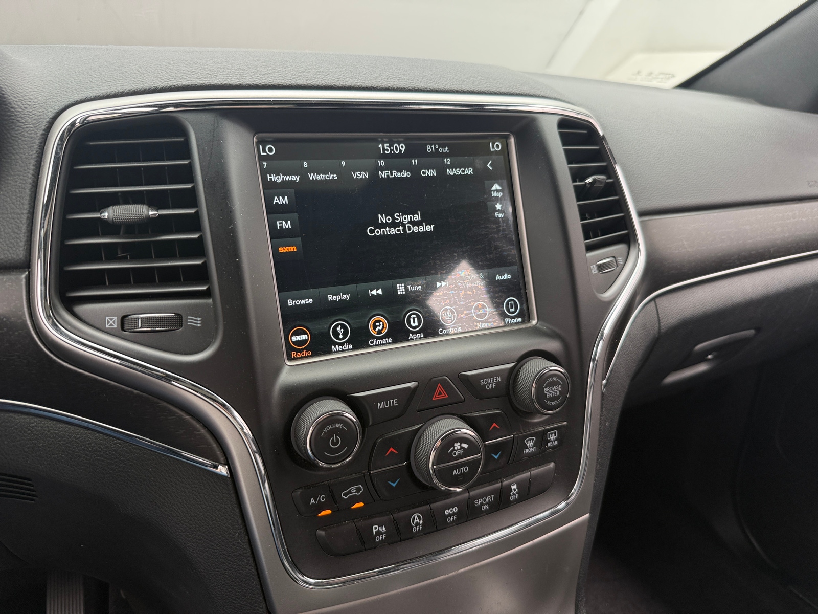 Thumbnail: 2018 Jeep Grand Cherokee - 3