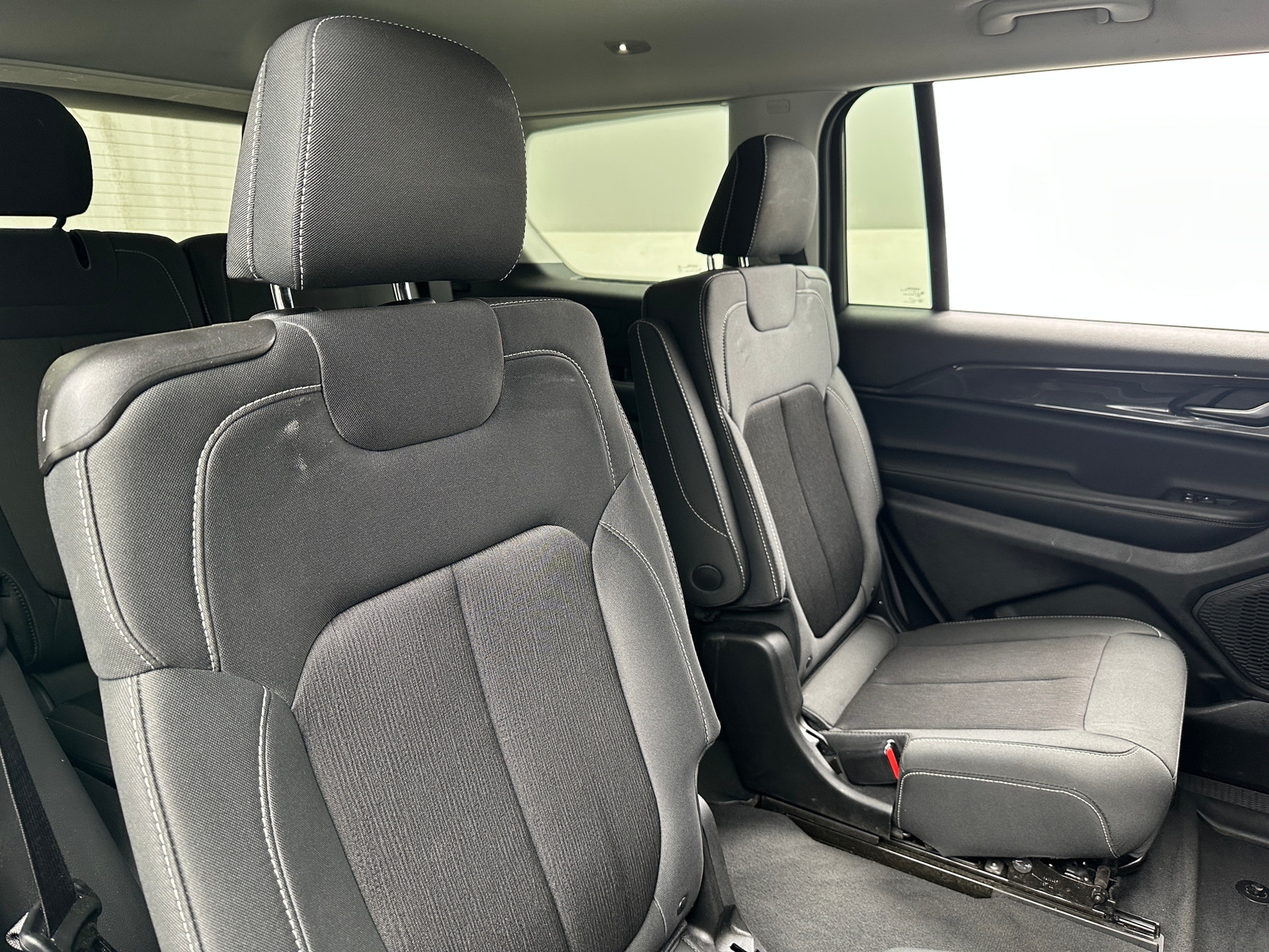 Thumbnail: 2023 Jeep Grand Cherokee L - 6