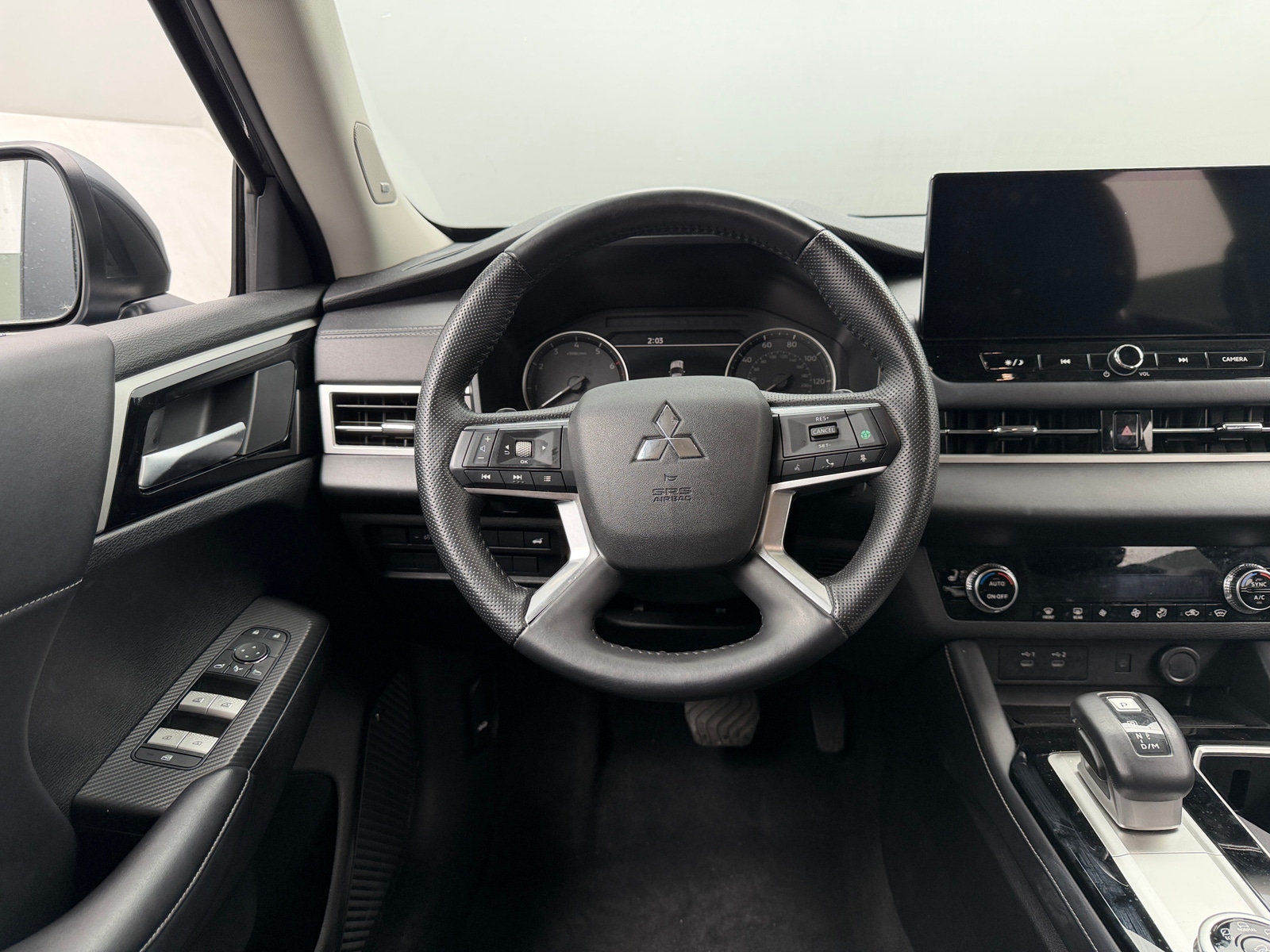 Thumbnail: 2025 Mitsubishi Outlander - 4