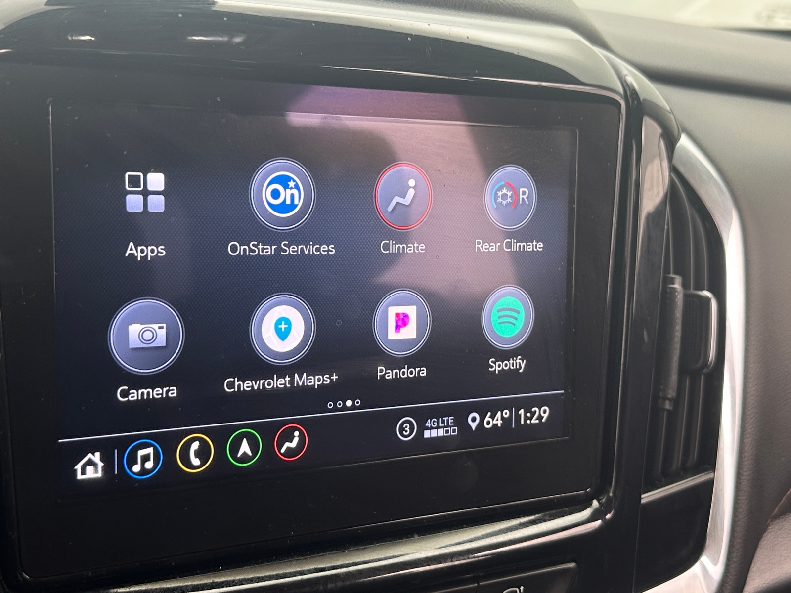 Thumbnail: 2020 Chevrolet Traverse - 3