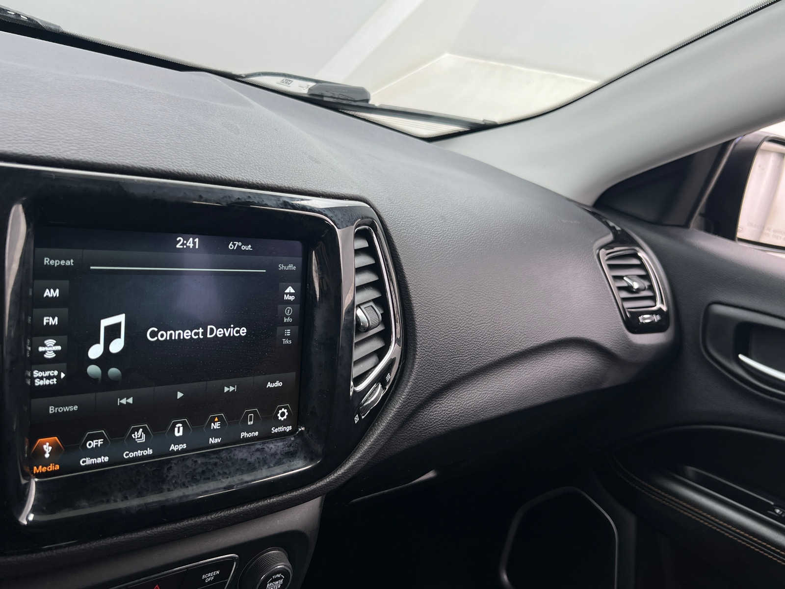 Thumbnail: 2018 Jeep Compass - 3