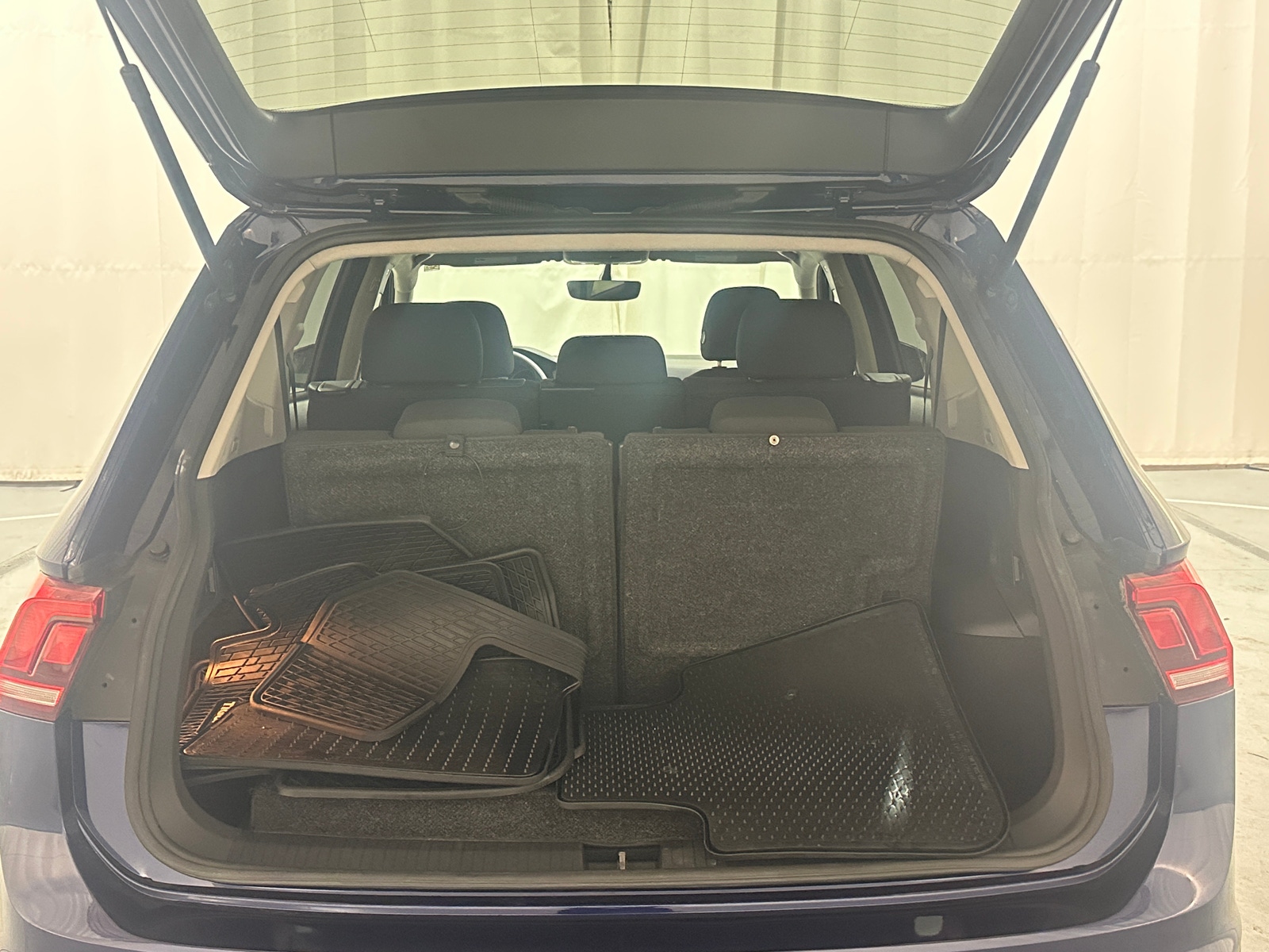 Thumbnail: 2021 Volkswagen Tiguan - 7