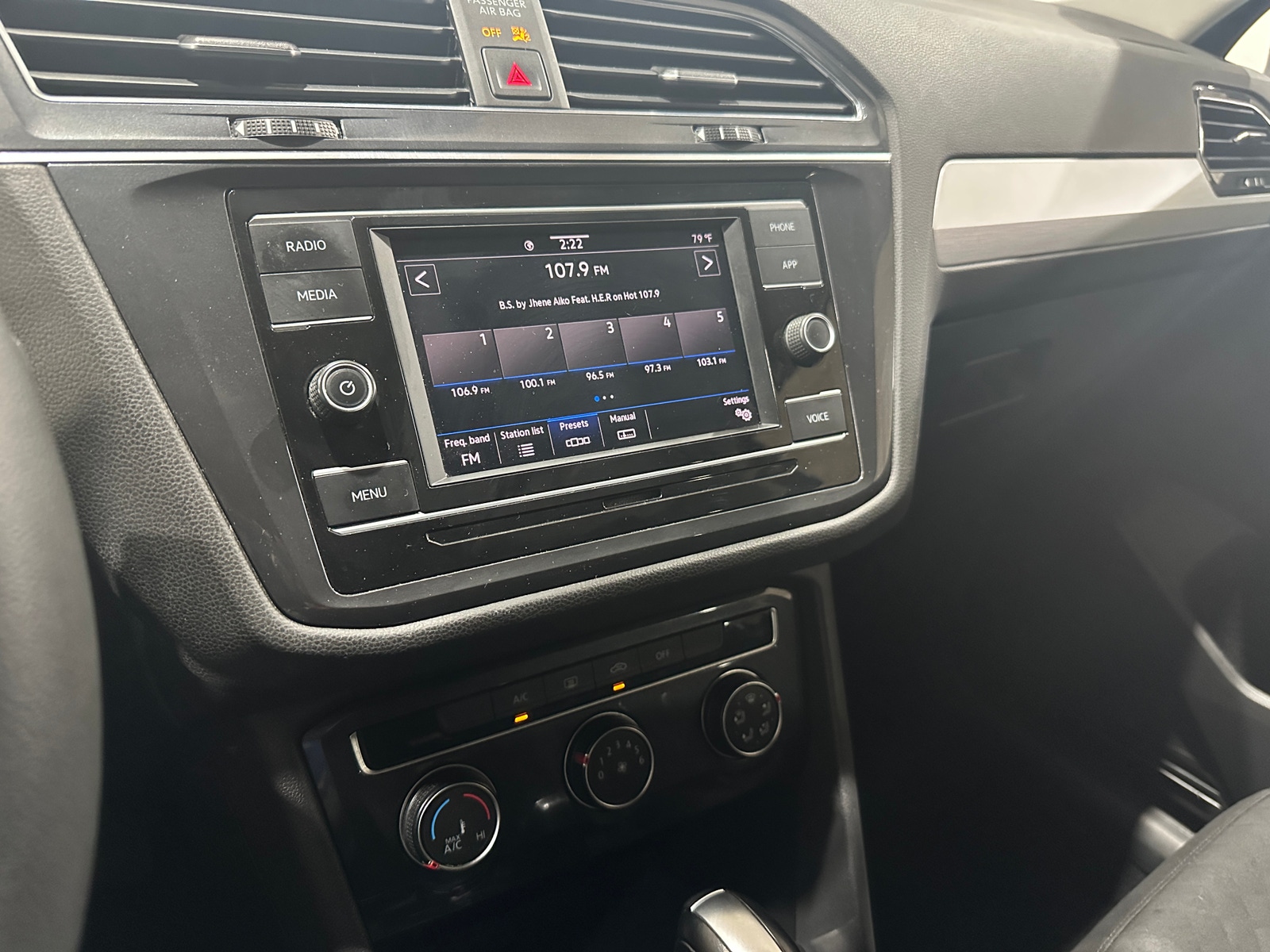 Thumbnail: 2021 Volkswagen Tiguan - 4