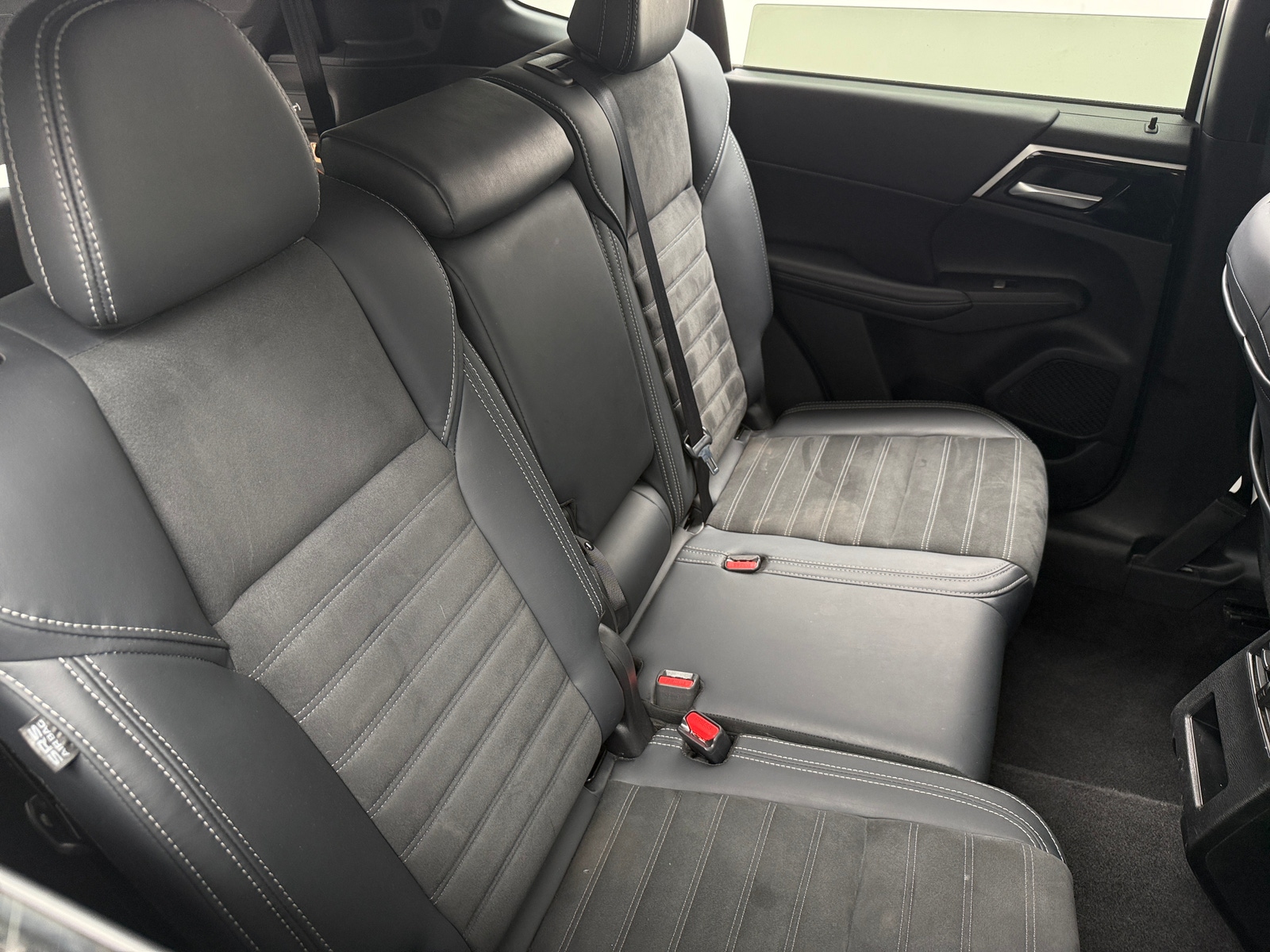 Thumbnail: 2024 Mitsubishi Outlander - 5