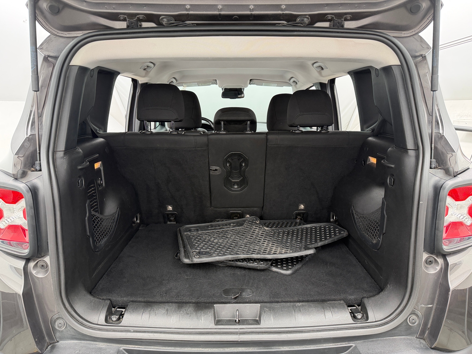 Thumbnail: 2016 Jeep Renegade - 7