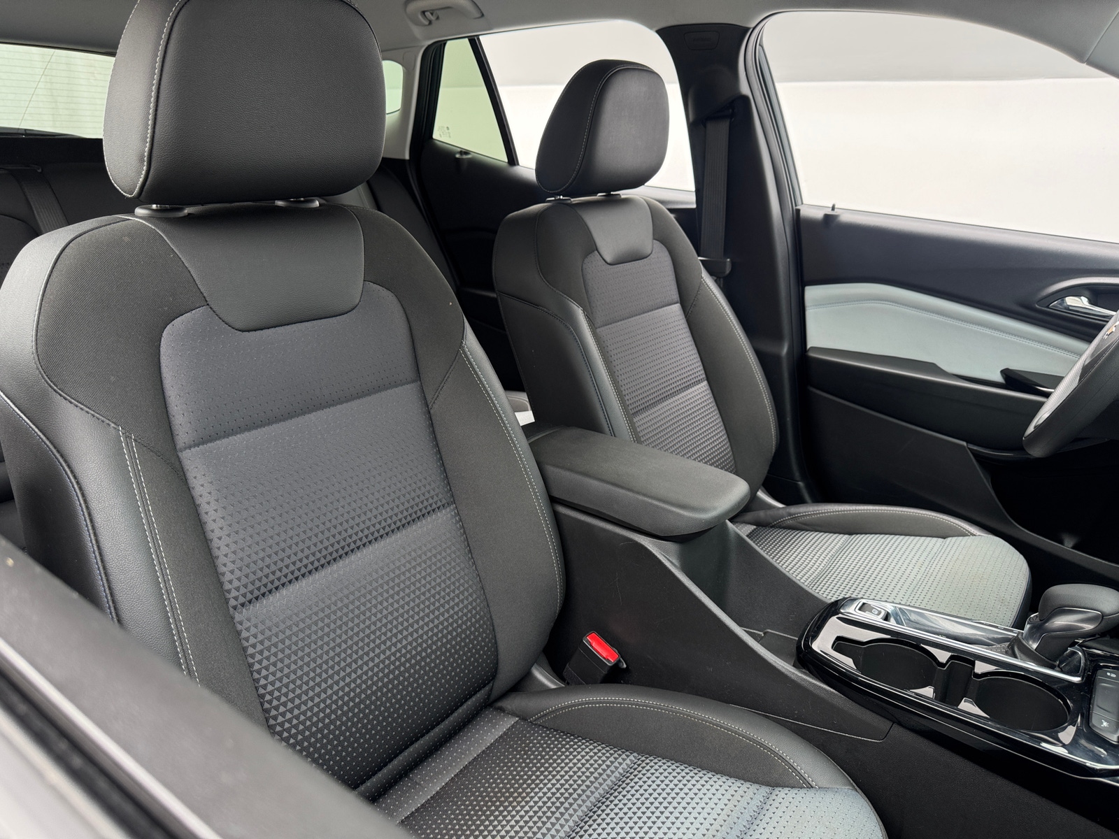 Thumbnail: 2025 Chevrolet Trax - 2