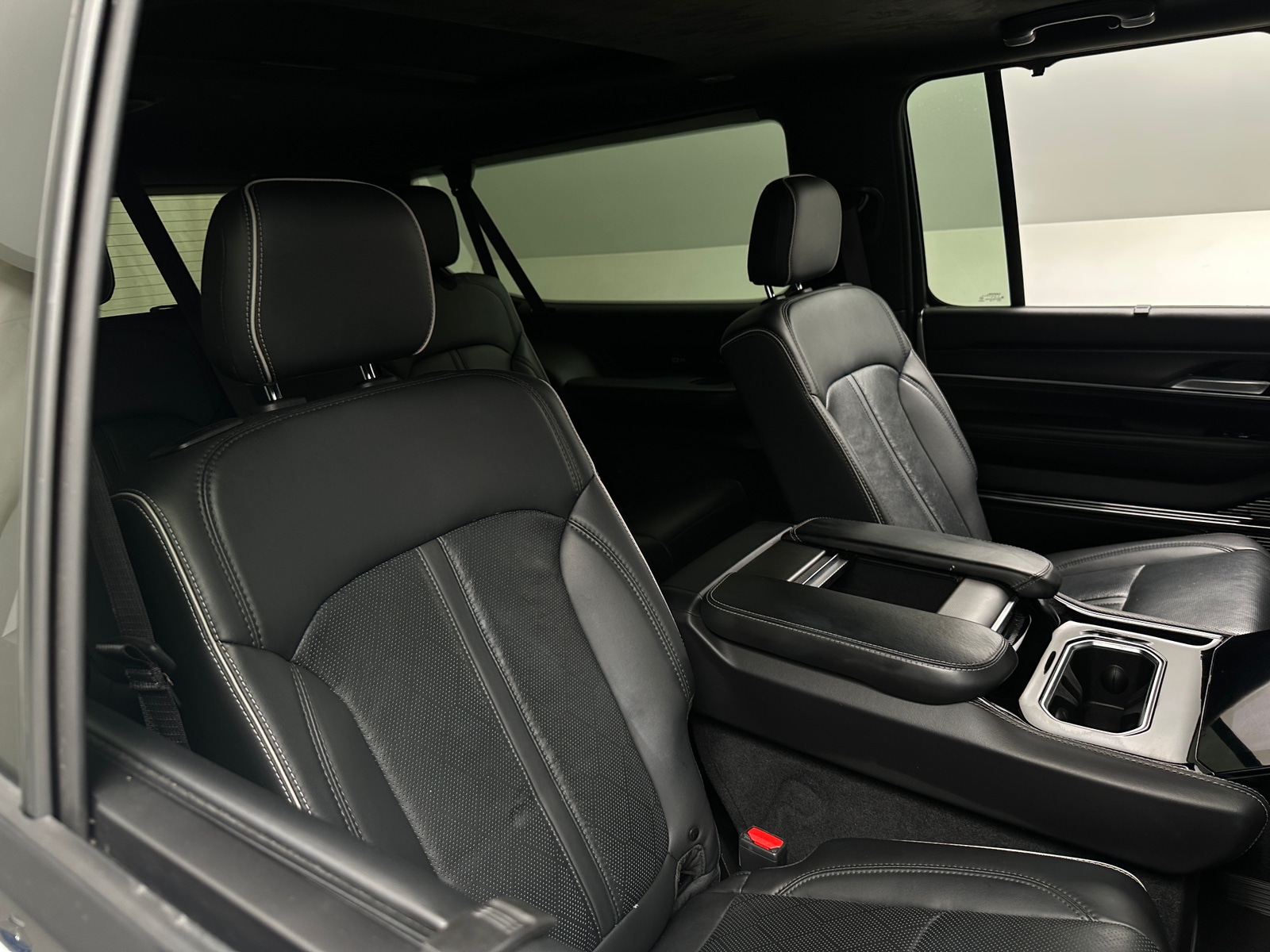 Thumbnail: 2024 Jeep Grand Wagoneer L - 5