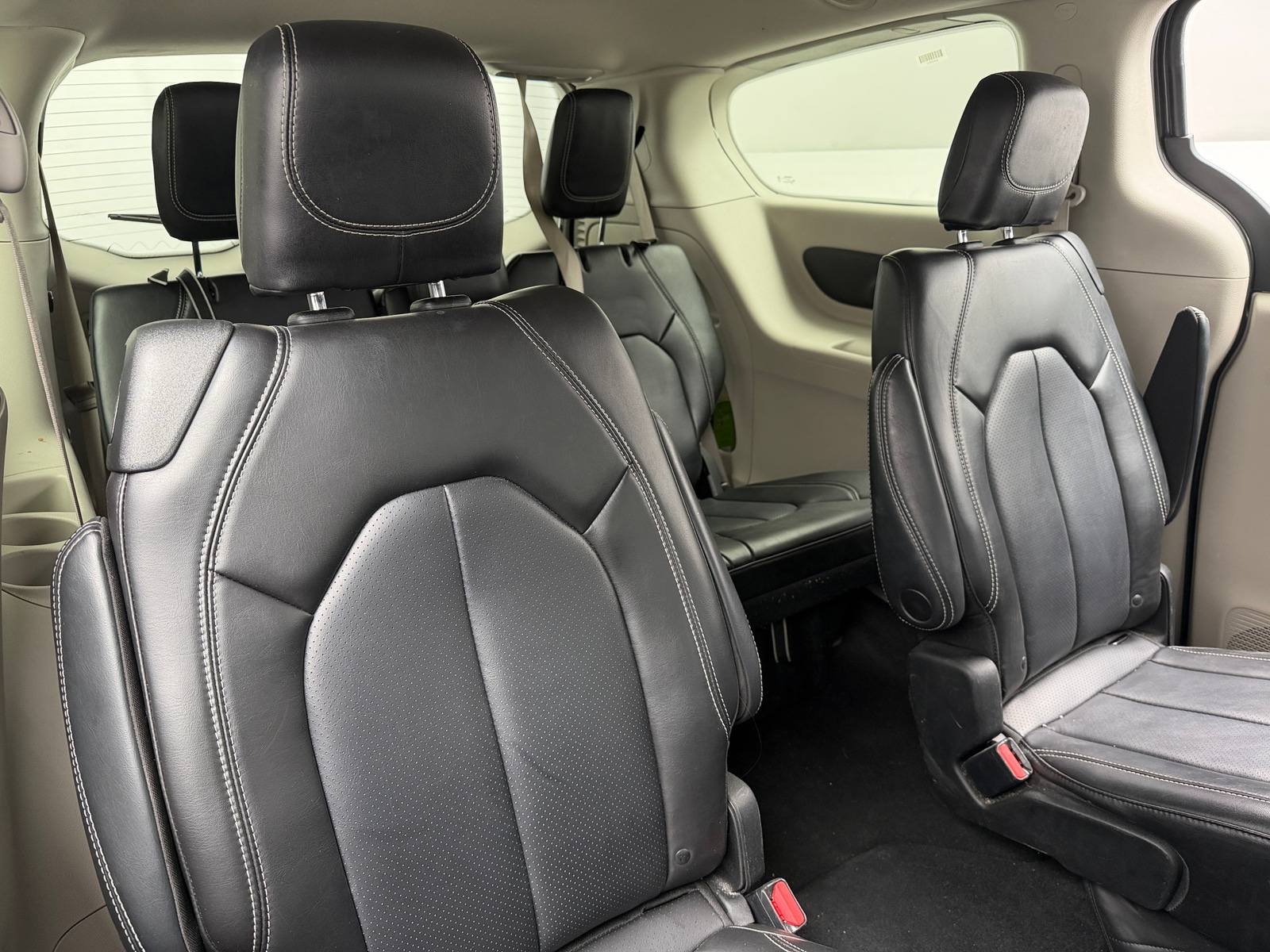 Thumbnail: 2023 Chrysler Pacifica - 5