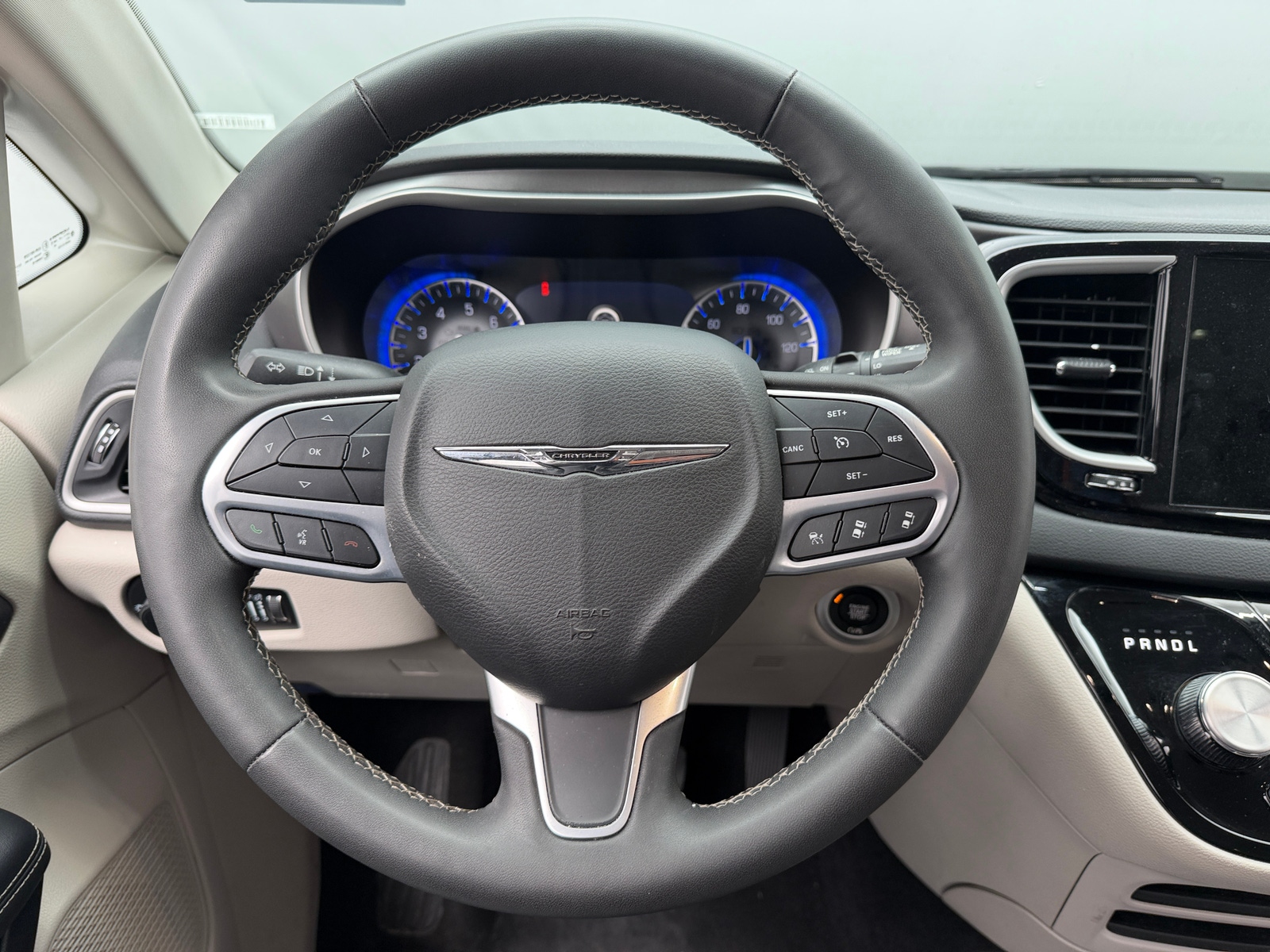 Thumbnail: 2023 Chrysler Pacifica - 4