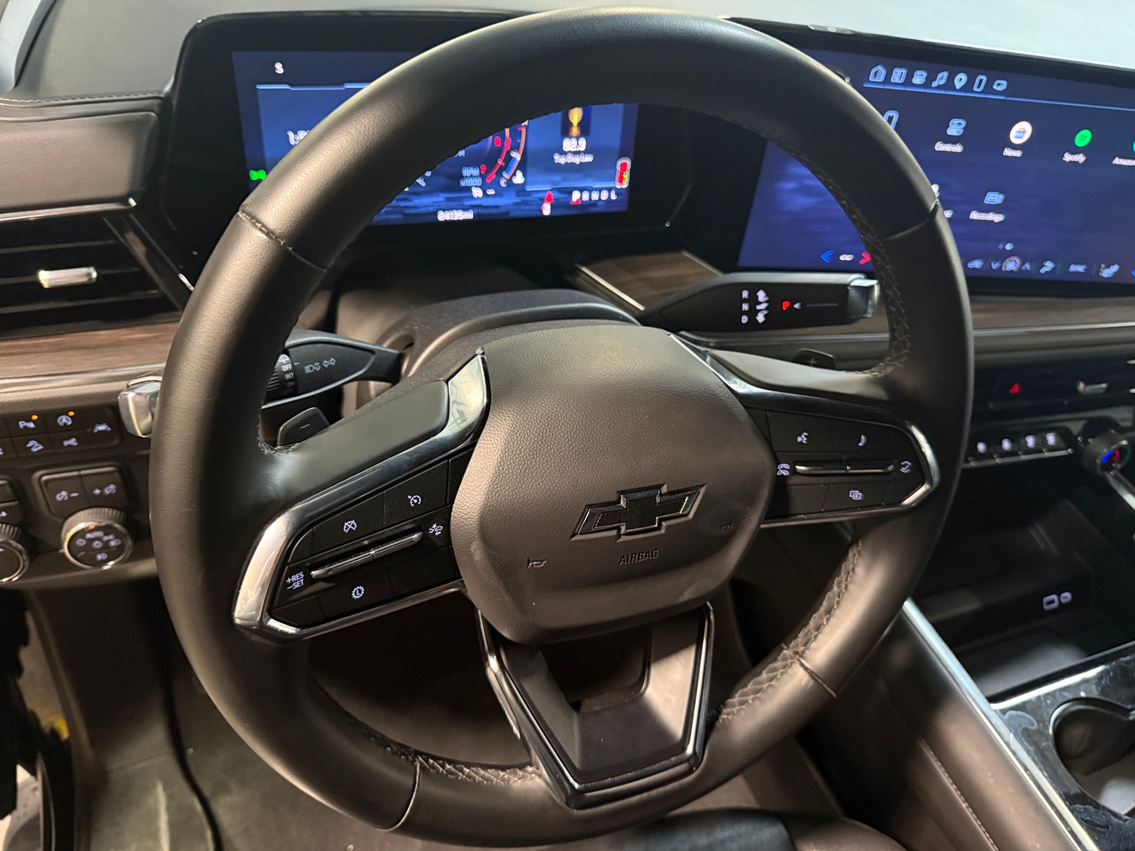 Thumbnail: 2025 Chevrolet Suburban - 4