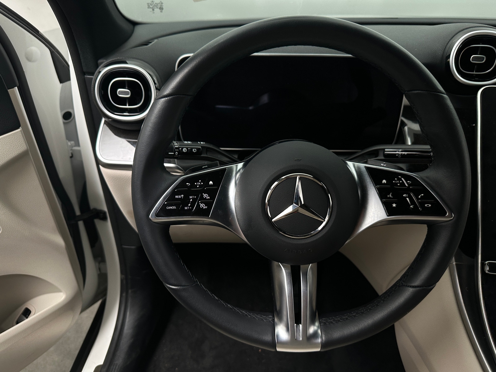 Thumbnail: 2025 Mercedes-Benz GLC - 4